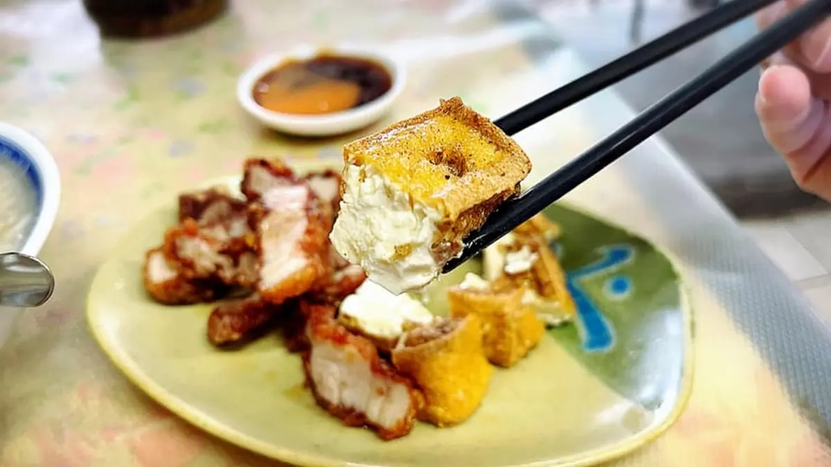 港邊飄香50年!基隆海味鹹粥1碗只要15元,必搭入口即化紅燒肉、金黃炸豆腐 港邊飄香50年!基隆海味鹹粥1碗只要15元,必搭入口即化紅燒肉、金黃炸豆腐