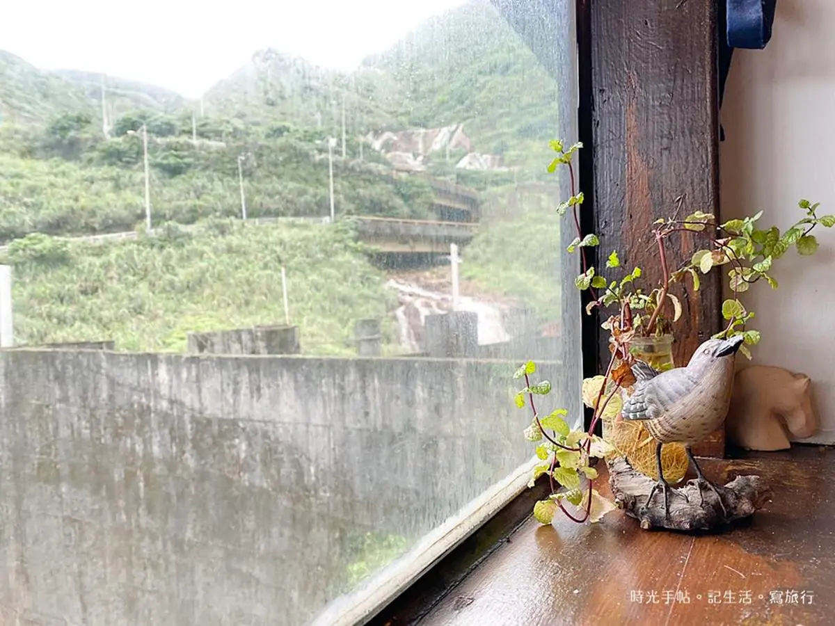 隱藏版美食祕境！瑞芳「老宅咖啡店」必點青醬手工生寬麵，還能打卡黃金瀑布