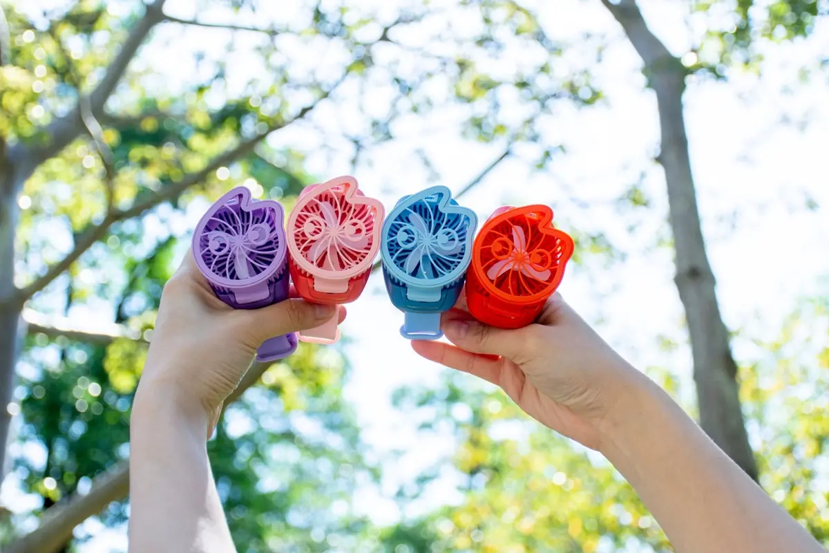 手搖控又一狂周邊!「CoCo手錶風扇」3節風速+多彩亮光全包,4色任挑加購有 手搖控又一狂周邊!「CoCo手錶風扇」3節風速+多彩亮光全包,4色任挑加購有