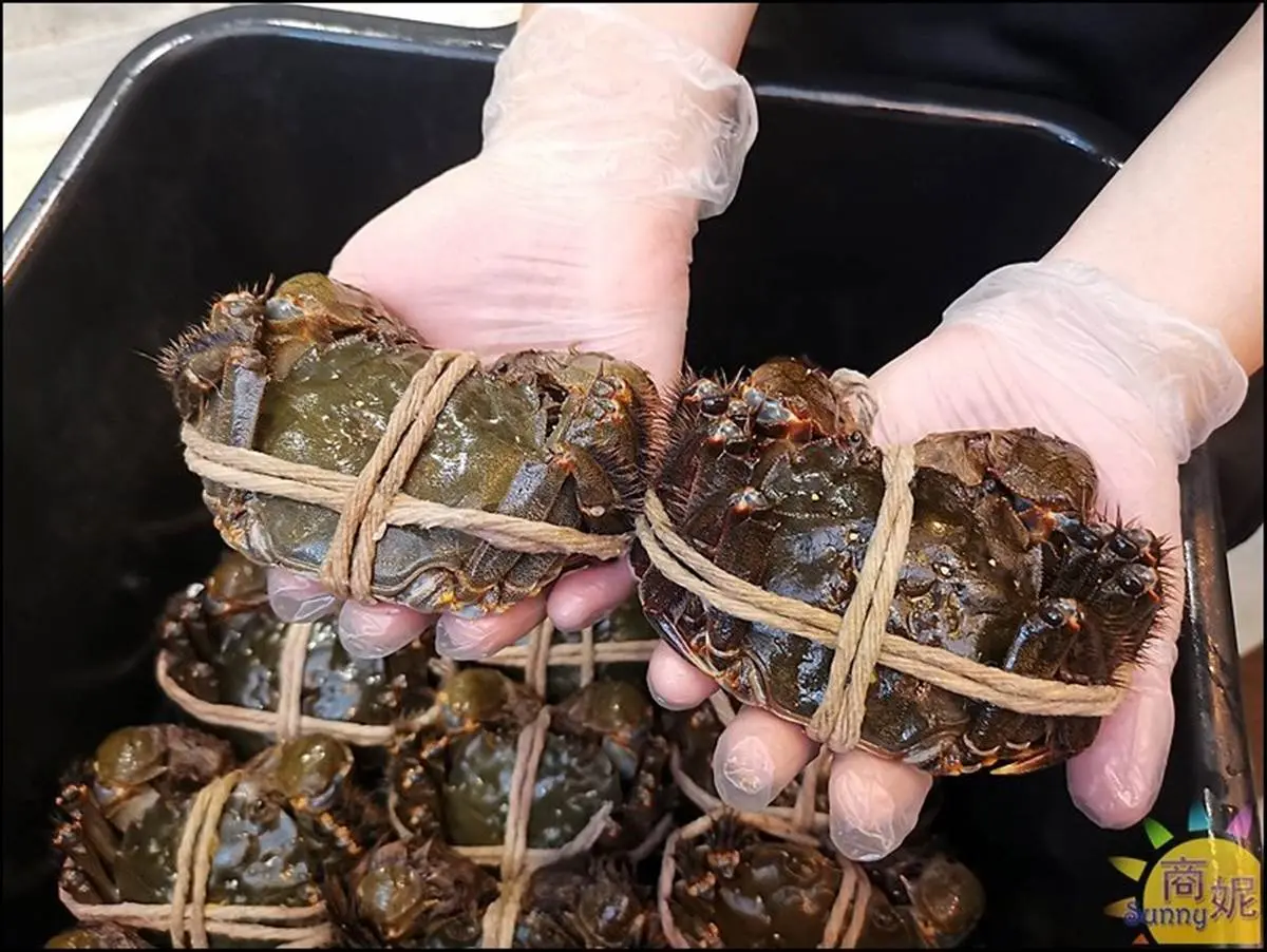 大閘蟹買一送一!台中「浮誇系日料」搶吃滿膏大閘蟹,活體大龍蝦也必點 大閘蟹買一送一!台中「浮誇系日料」搶吃滿膏大閘蟹,活體大龍蝦也必點