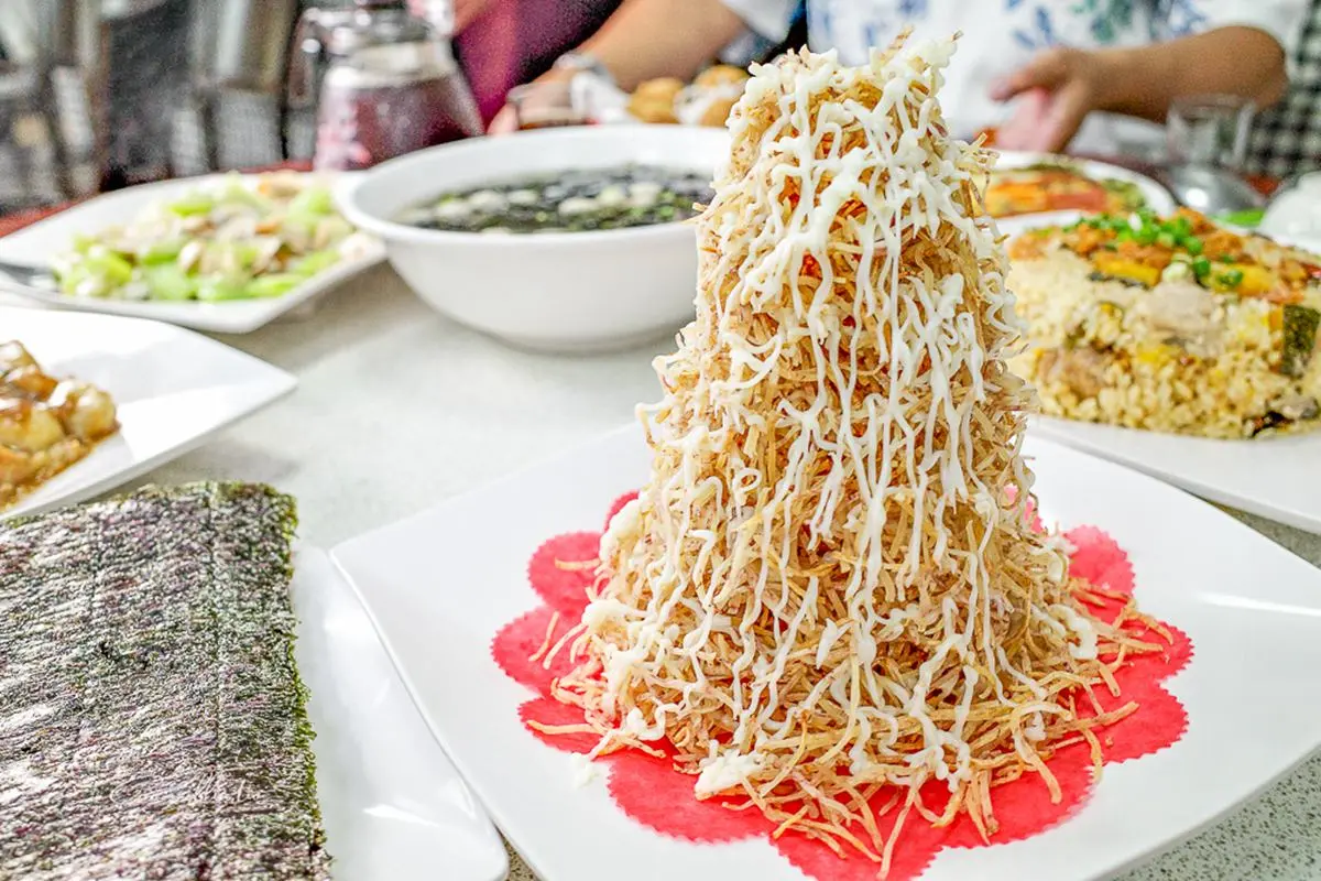 在地人推!金門烈嶼4家必吃餐廳:柴燒油飯、豬血灌腸麵線、浮誇山型炸芋絲 在地人推!金門烈嶼4家必吃餐廳:柴燒油飯、豬血灌腸麵線、浮誇山型炸芋絲