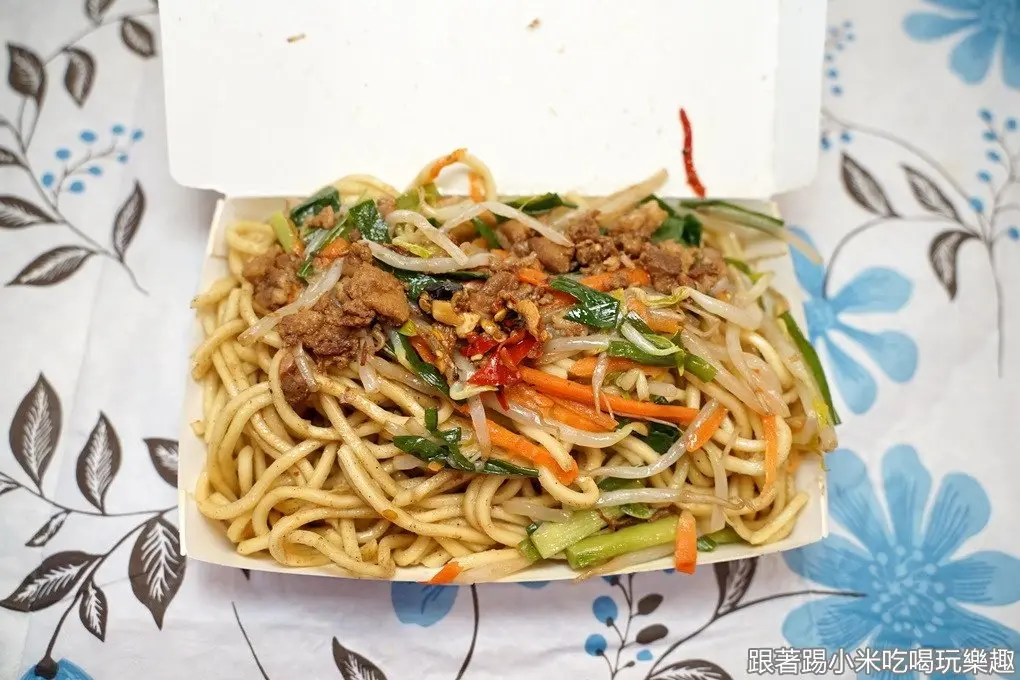 小資族快收!新竹發財車早餐通通銅板價,「高麗菜飯」滿滿一盒只要40元 小資族快收!新竹發財車早餐通通銅板價,「高麗菜飯」滿滿一盒只要40元