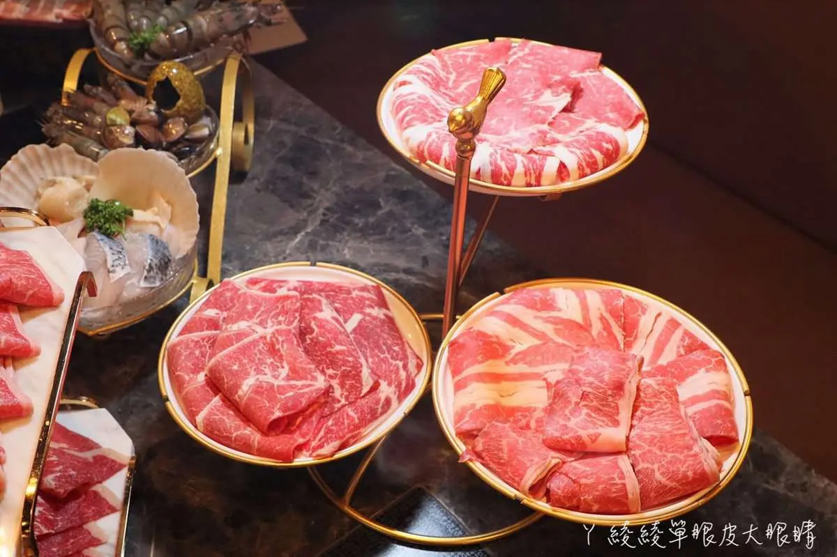 【新開店】鍋控好嗨!新竹浮誇鍋物打卡「奶瓶乳牛」,海鮮盤爽嗑11種海味 【新開店】鍋控好嗨!新竹浮誇鍋物打卡「奶瓶乳牛」,海鮮盤爽嗑11種海味