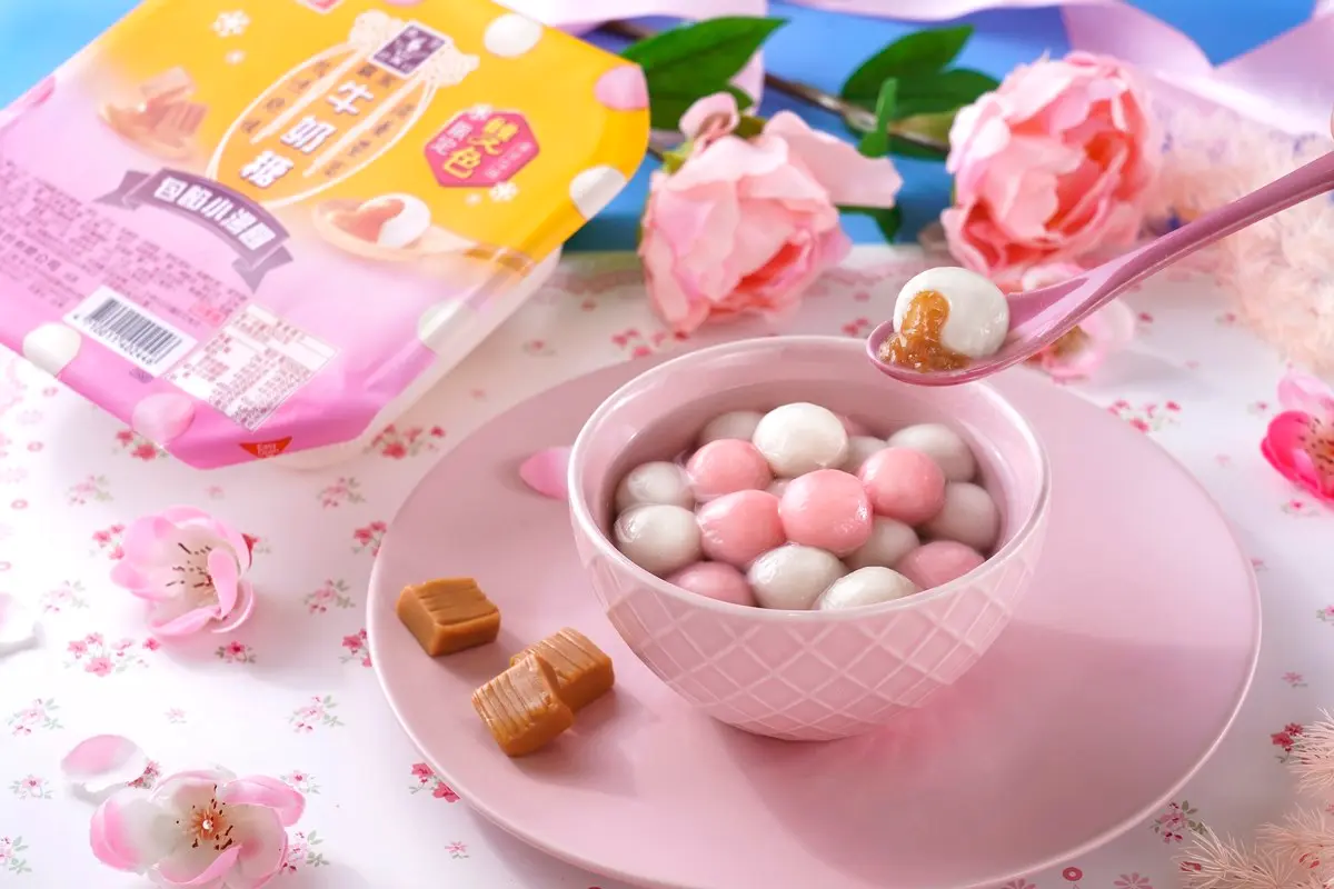 牛奶糖再度升級！桂冠最新「森永雙色牛奶糖小湯圓」Q彈爆餡，超商限量販售
