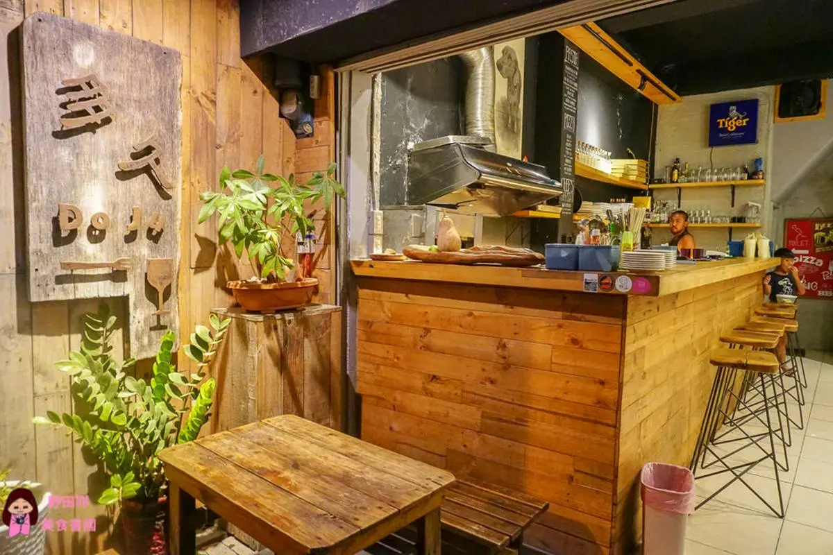 在地人才知！恆春隱藏版餐酒館「牽絲嫩雞」必搭小米酒，鮮嫩烤牛排一咬爆汁