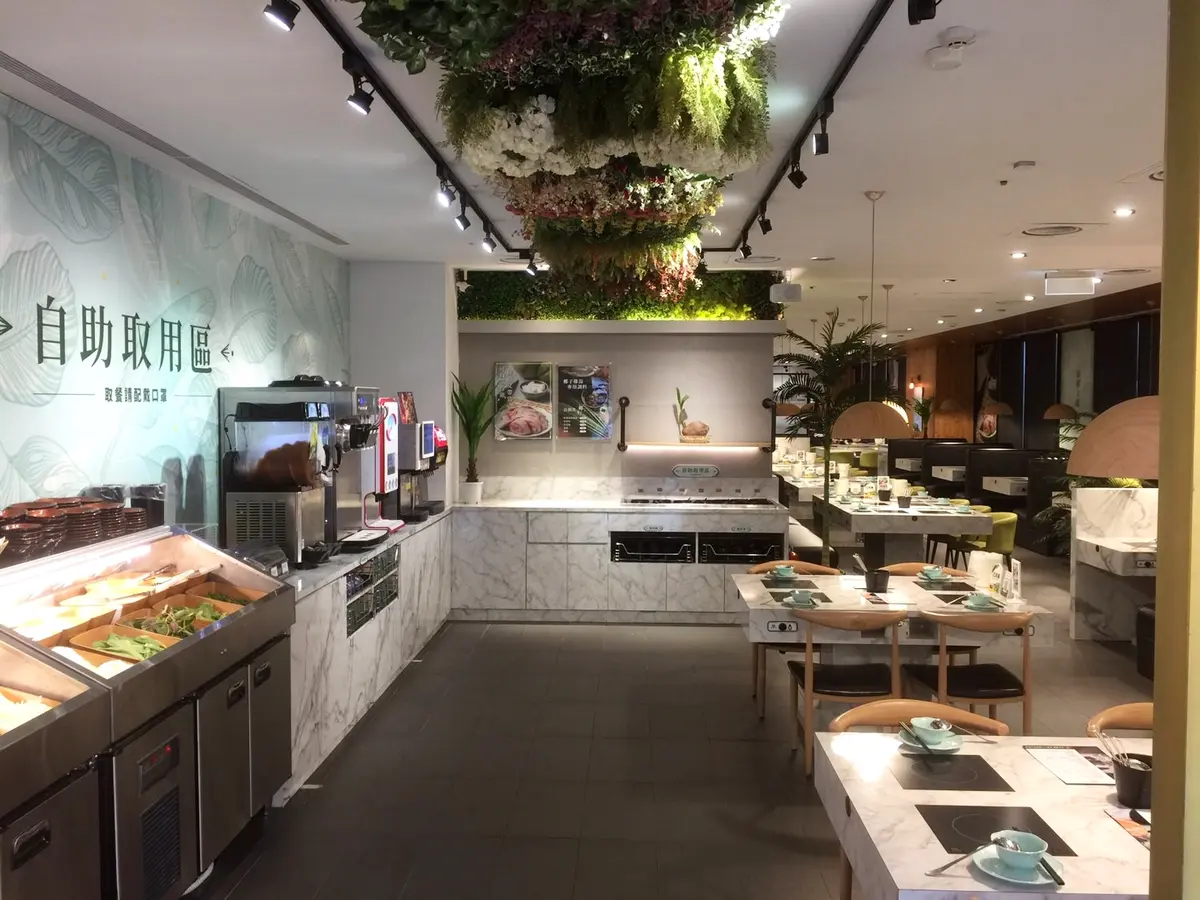 【新開店】約吃椰子雞湯鍋了！「肉多多」新品牌在新北，開幕再送海鮮盤