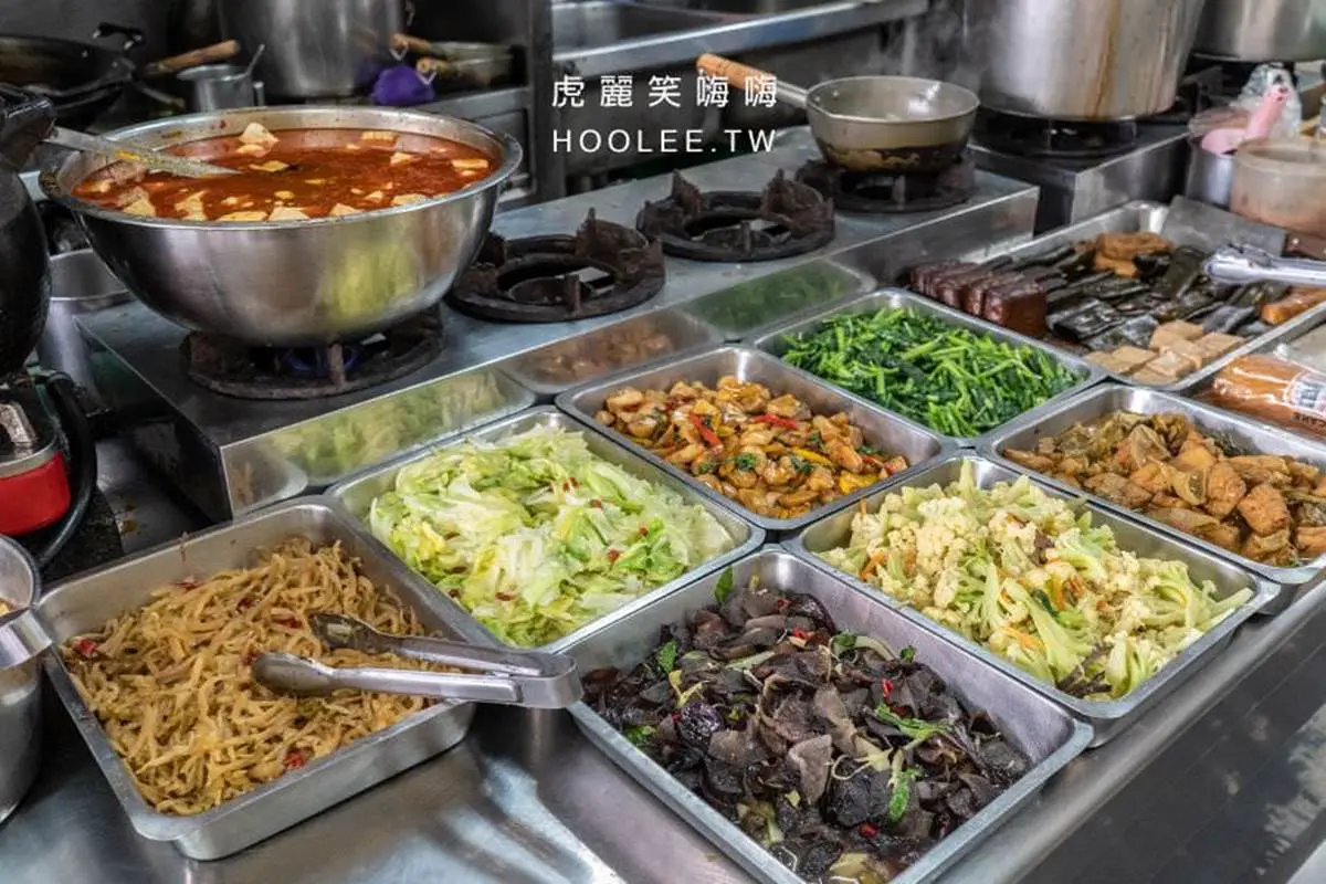 飄香15年！高雄隱藏版素食激推「噴汁臭豆腐蓋麵」．辣豆瓣湯頭鹹甜超唰嘴