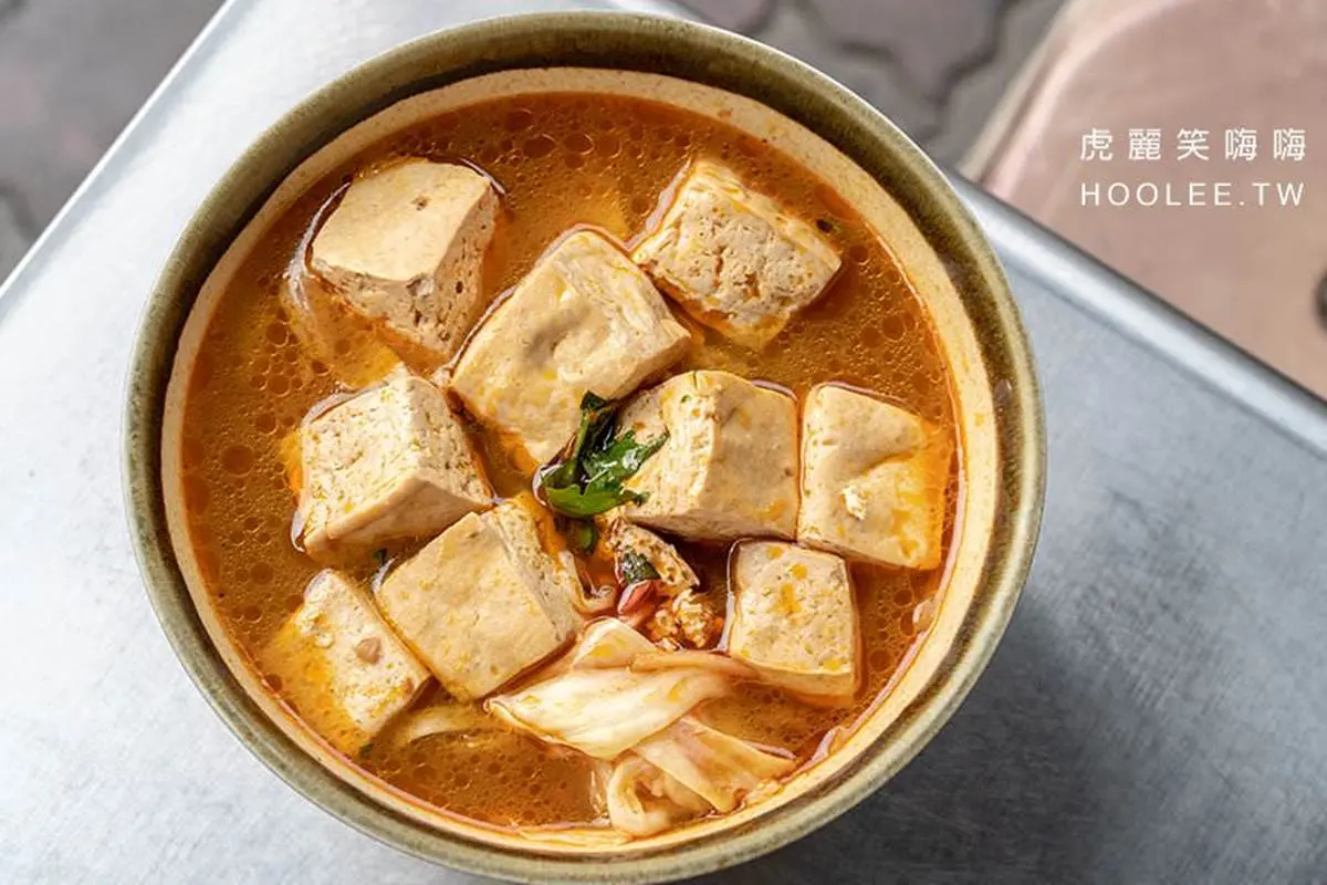 飄香15年！高雄隱藏版素食激推「噴汁臭豆腐蓋麵」．辣豆瓣湯頭鹹甜超唰嘴