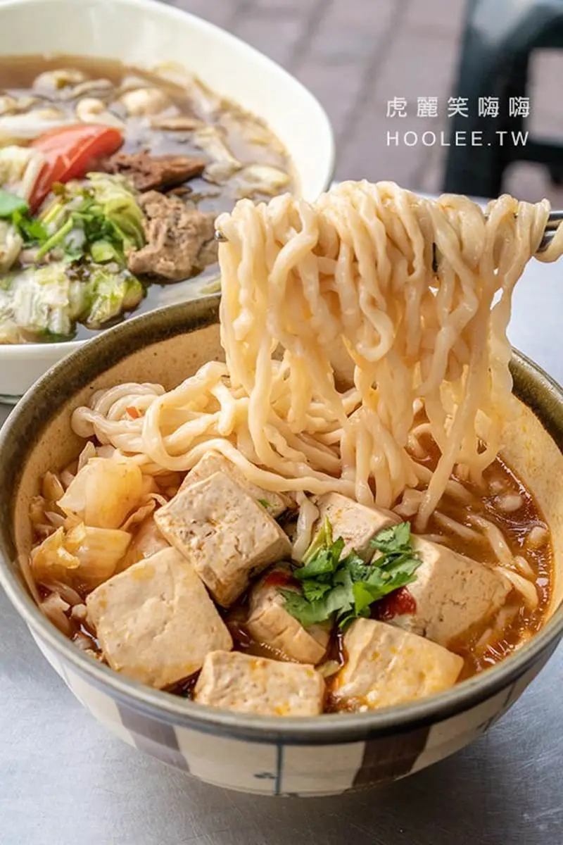 飄香15年！高雄隱藏版素食激推「噴汁臭豆腐蓋麵」．辣豆瓣湯頭鹹甜超唰嘴