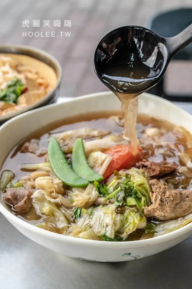 飄香15年！高雄隱藏版素食激推「噴汁臭豆腐蓋麵」．辣豆瓣湯頭鹹甜超唰嘴