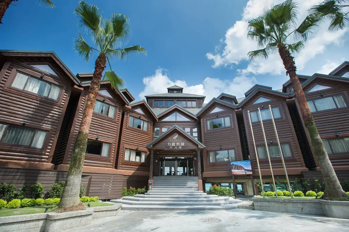 房內就能釣魚!全台獨創「湖景釣魚房」,爽住亞洲第一大木屋、專屬遊艇可搭 房內就能釣魚!全台獨創「湖景釣魚房」,爽住亞洲第一大木屋、專屬遊艇可搭