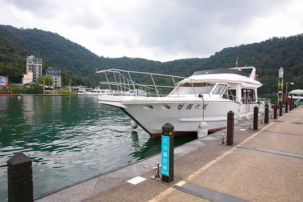 房內就能釣魚!全台獨創「湖景釣魚房」,爽住亞洲第一大木屋、專屬遊艇可搭 房內就能釣魚!全台獨創「湖景釣魚房」,爽住亞洲第一大木屋、專屬遊艇可搭
