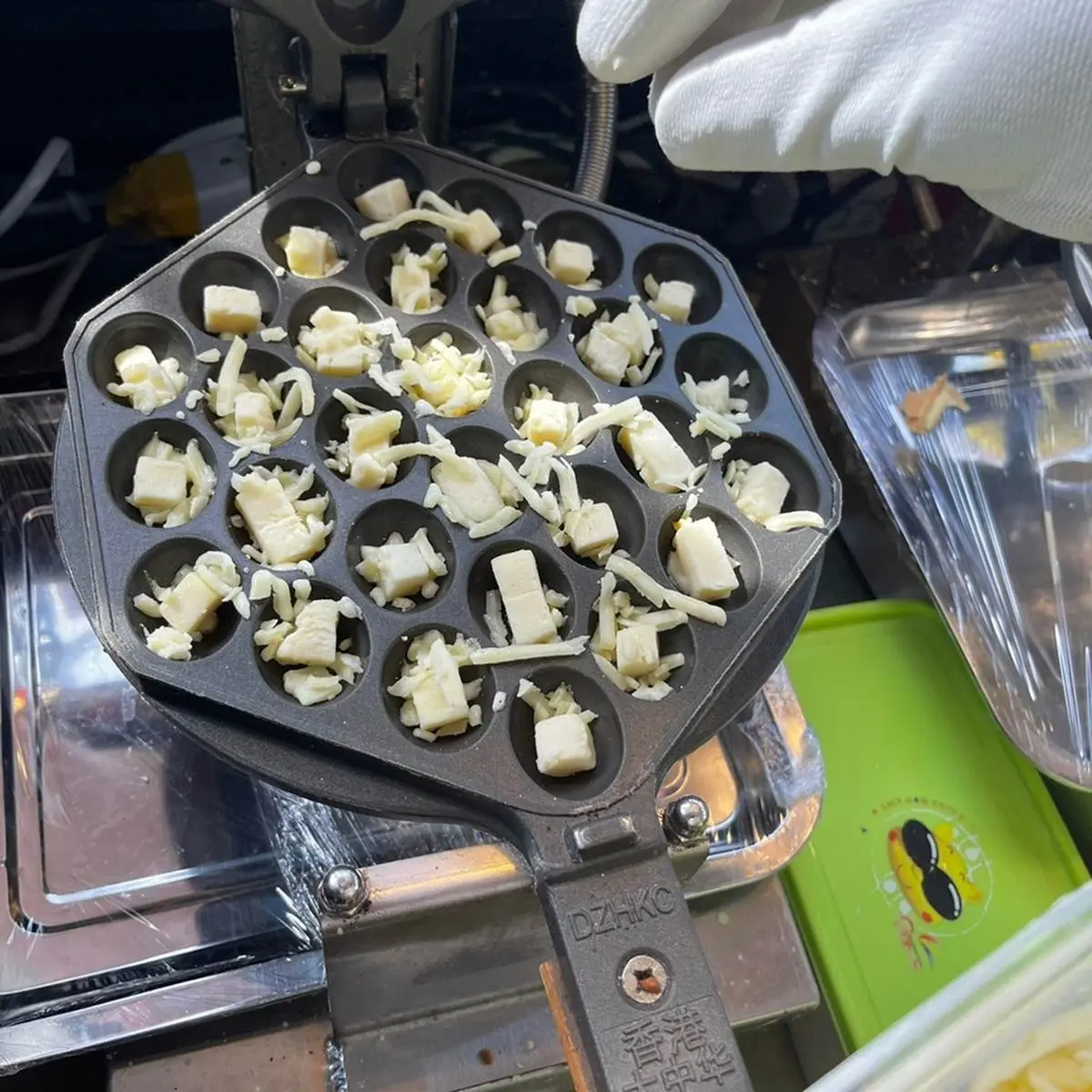 IG美食+1!新竹「港式雞蛋仔」小丸子造型超萌,雙料起司內餡會爆漿 IG美食+1!新竹「港式雞蛋仔」小丸子造型超萌,雙料起司內餡會爆漿