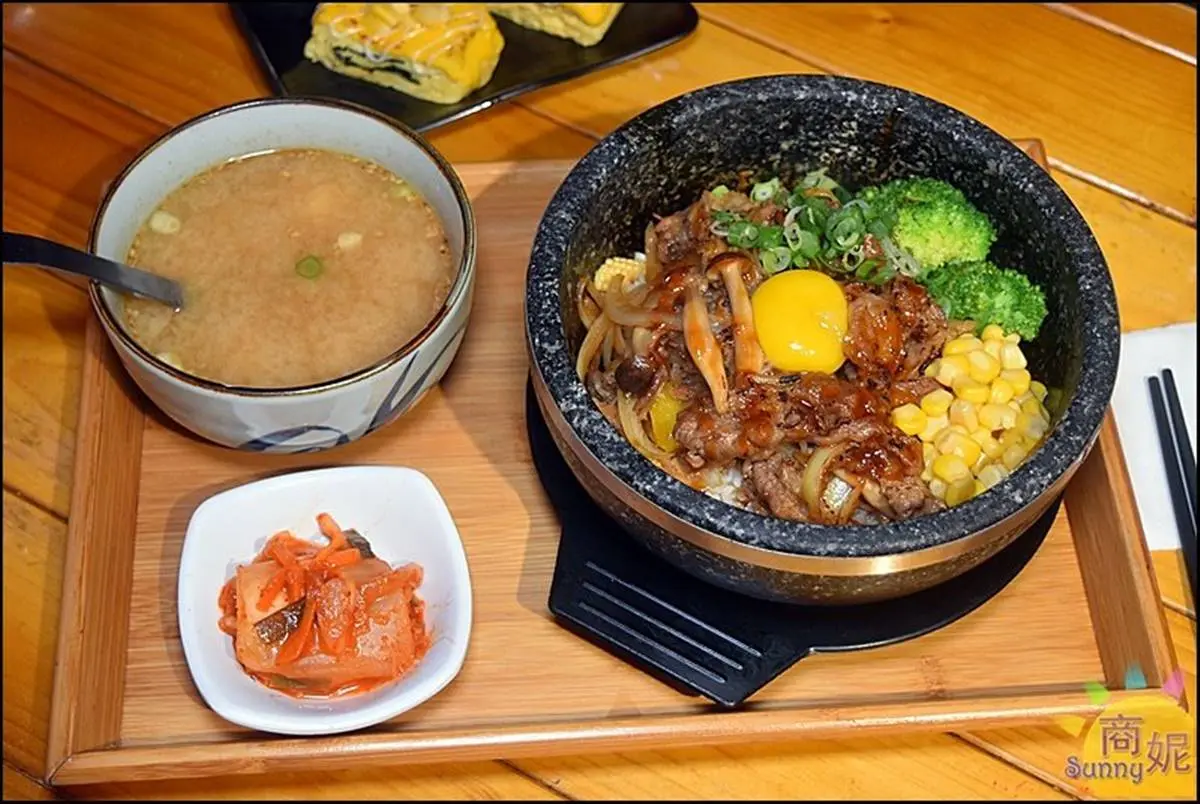 台中百元高CP宵夜!大分量「石鍋拌飯」一次吃到3種美味,三星蔥煎餅也必點 台中百元高CP宵夜!大分量「石鍋拌飯」一次吃到3種美味,三星蔥煎餅也必點