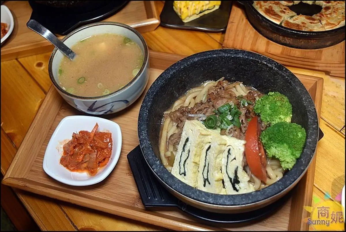 台中百元高CP宵夜!大分量「石鍋拌飯」一次吃到3種美味,三星蔥煎餅也必點 台中百元高CP宵夜!大分量「石鍋拌飯」一次吃到3種美味,三星蔥煎餅也必點