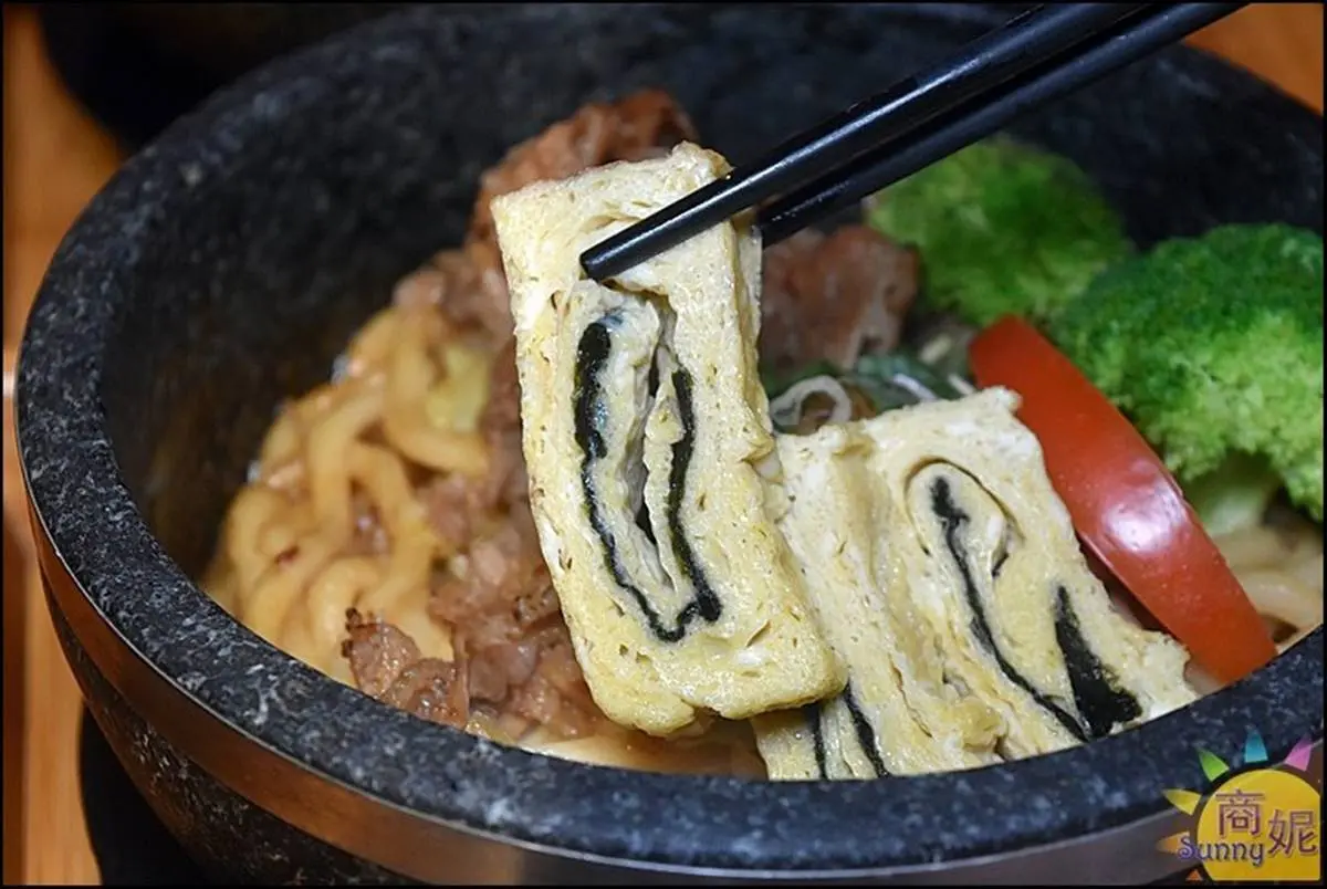 台中百元高CP宵夜!大分量「石鍋拌飯」一次吃到3種美味,三星蔥煎餅也必點 台中百元高CP宵夜!大分量「石鍋拌飯」一次吃到3種美味,三星蔥煎餅也必點