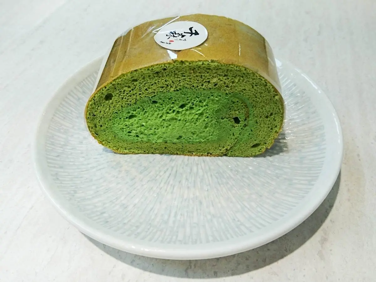 【新開店】台南隱密甜點店！抹茶千層酥內用才吃得到，濃郁生乳捲有滿滿餡料