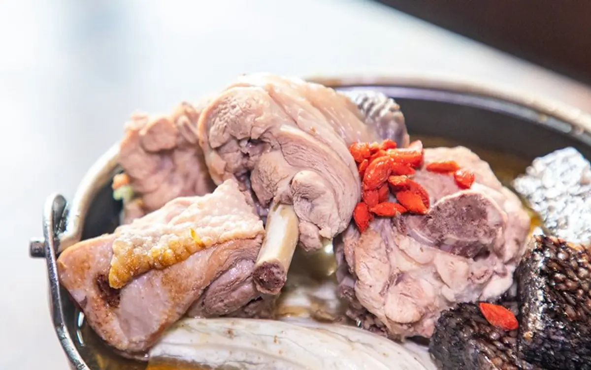 冬天必吃!台中「古早味餐廳」常客最愛滿料大塊麻油雞,厚切封肉軟嫩不乾柴 冬天必吃!台中「古早味餐廳」常客最愛滿料大塊麻油雞,厚切封肉軟嫩不乾柴
