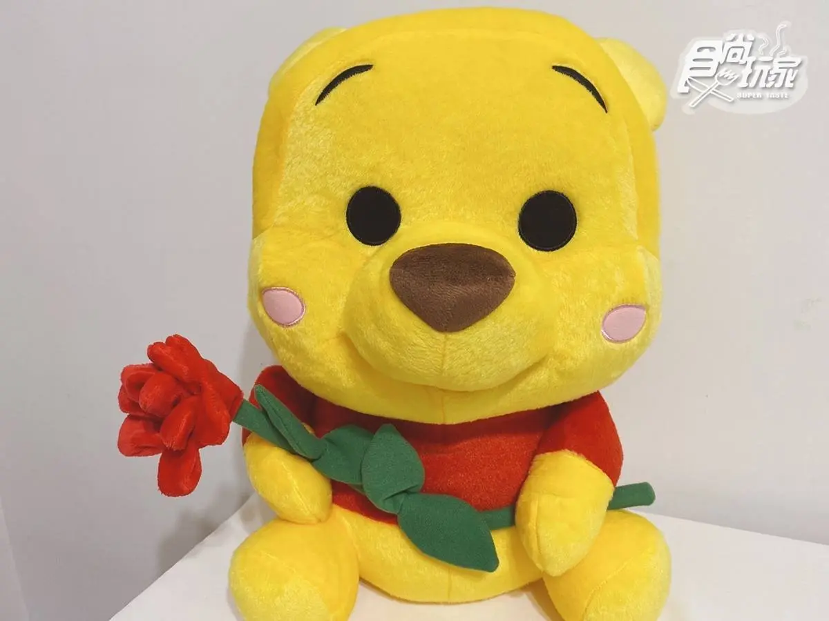 10分鐘完售「玫瑰花坐姿維尼」又能買了!維尼、阿瑪粉快衝,滿額爽折111元 10分鐘完售「玫瑰花坐姿維尼」又能買了!維尼、阿瑪粉快衝,滿額爽折111元