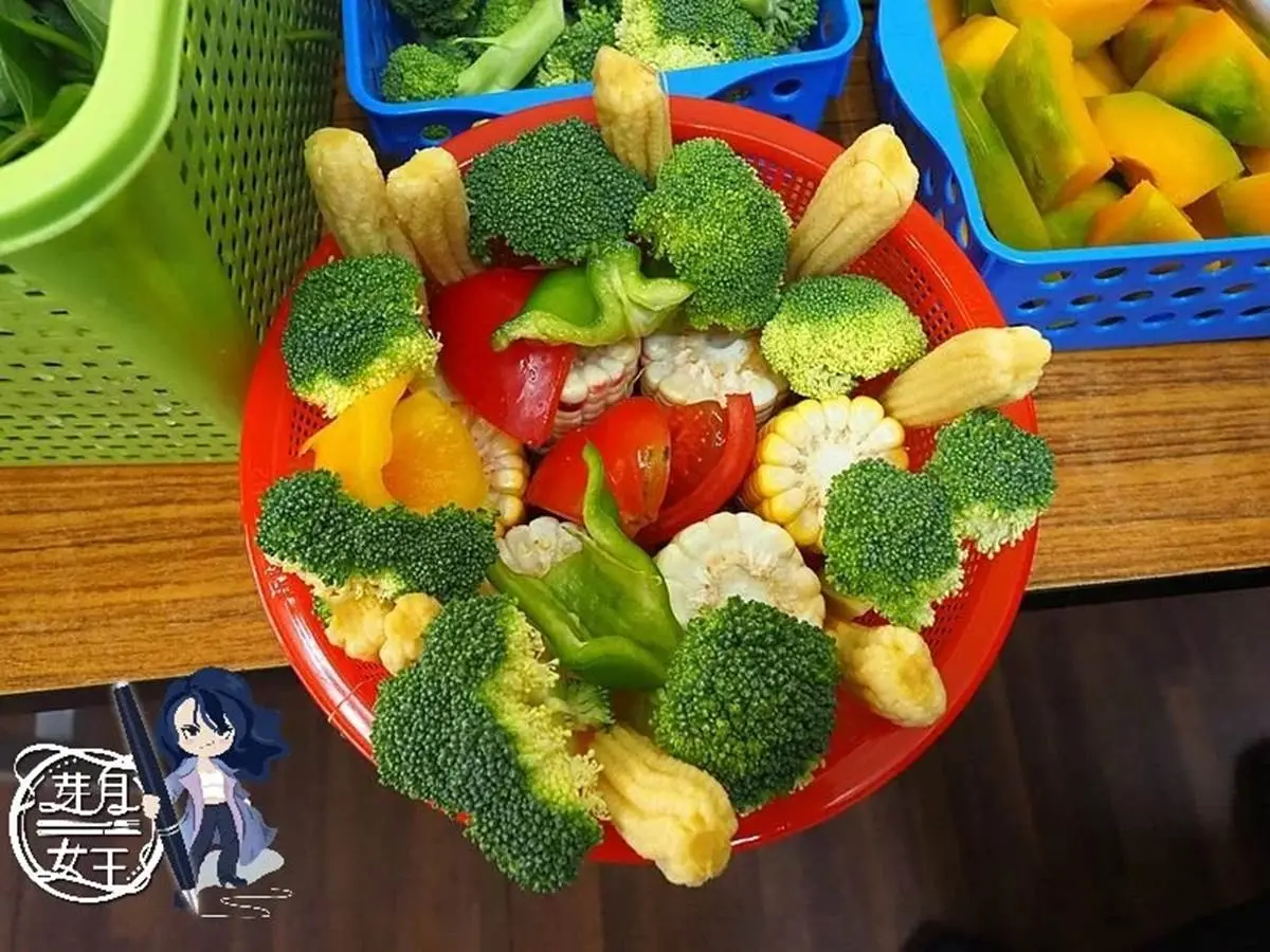 老闆超佛心！桃園「祕製紅茶滷味」蔬菜夾到飽只要60元，必加自製榨菜更唰嘴