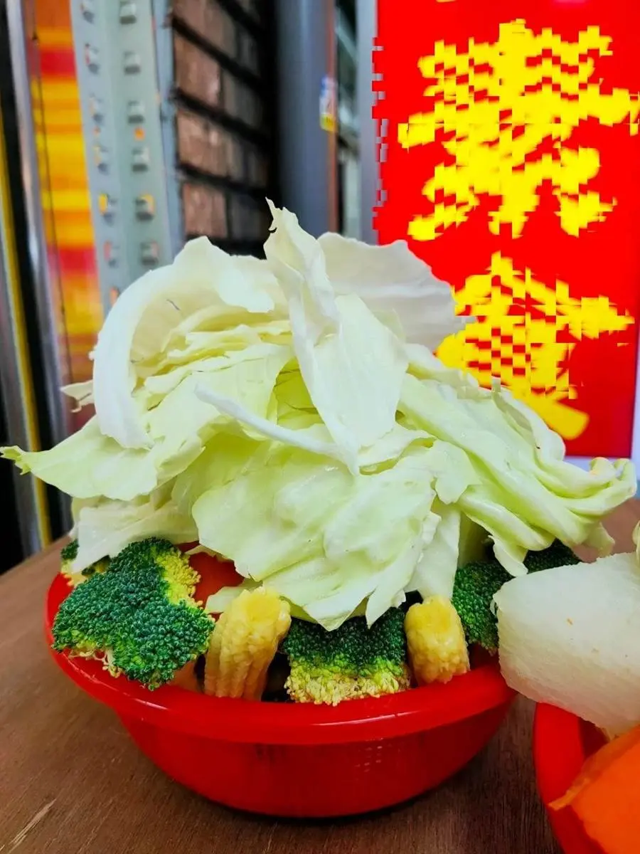 老闆超佛心！桃園「祕製紅茶滷味」蔬菜夾到飽只要60元，必加自製榨菜更唰嘴