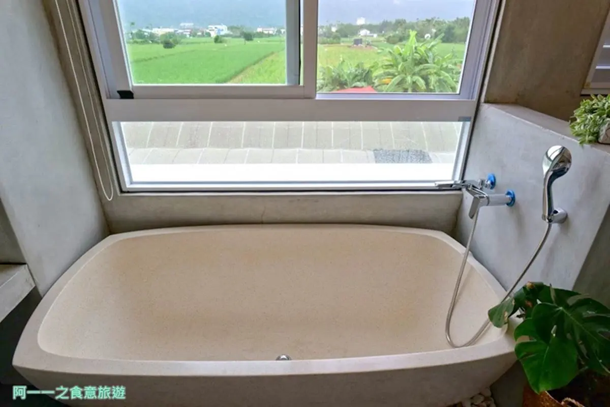２人就能包棟！南投「純白Villa」有７種超美房型，打卡必拍夢幻吊椅、戲水池