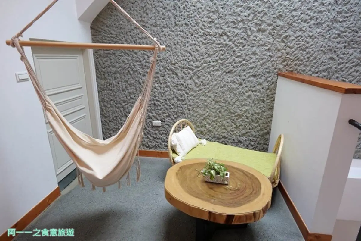 ２人就能包棟！南投「純白Villa」有７種超美房型，打卡必拍夢幻吊椅、戲水池