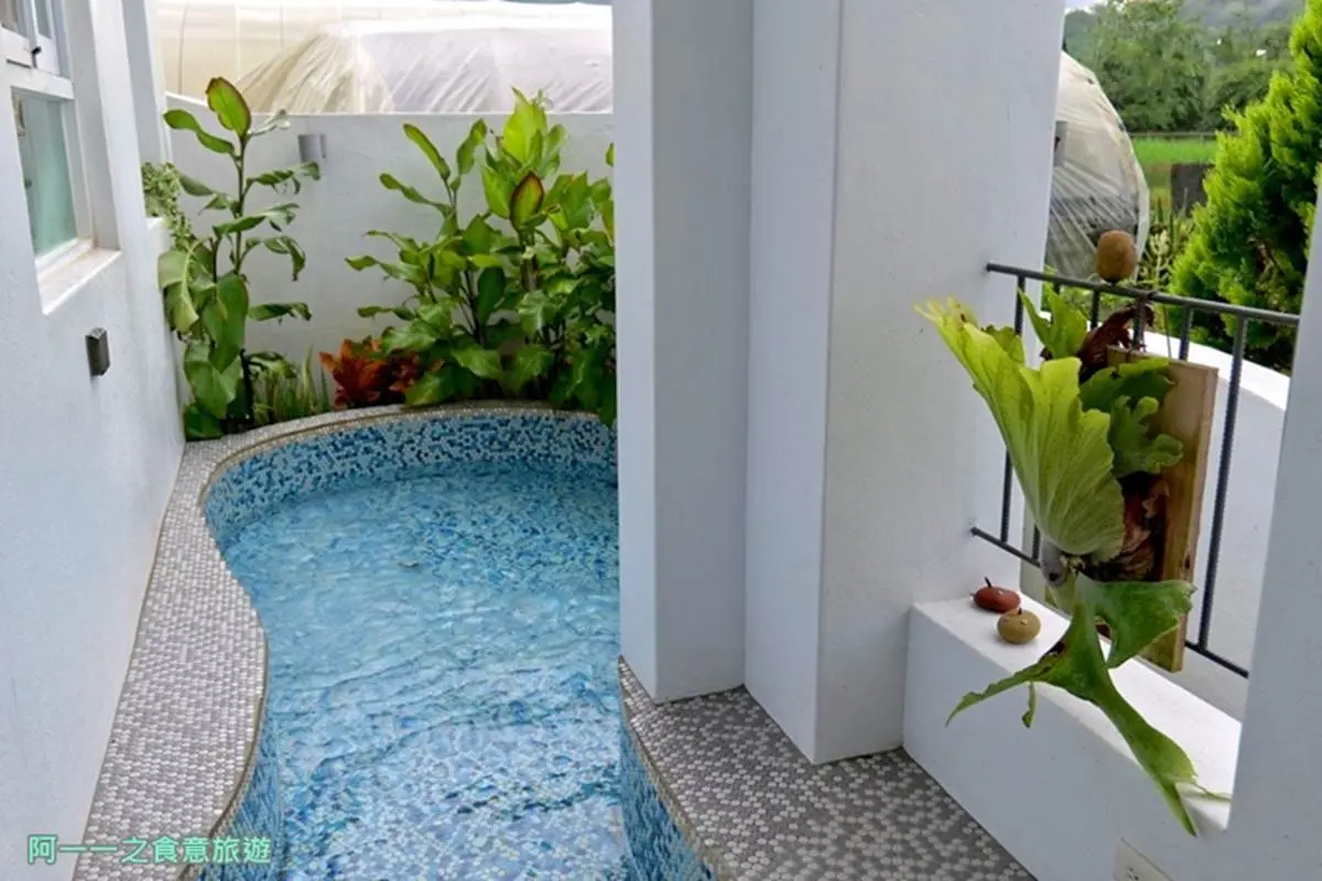 ２人就能包棟！南投「純白Villa」有７種超美房型，打卡必拍夢幻吊椅、戲水池
