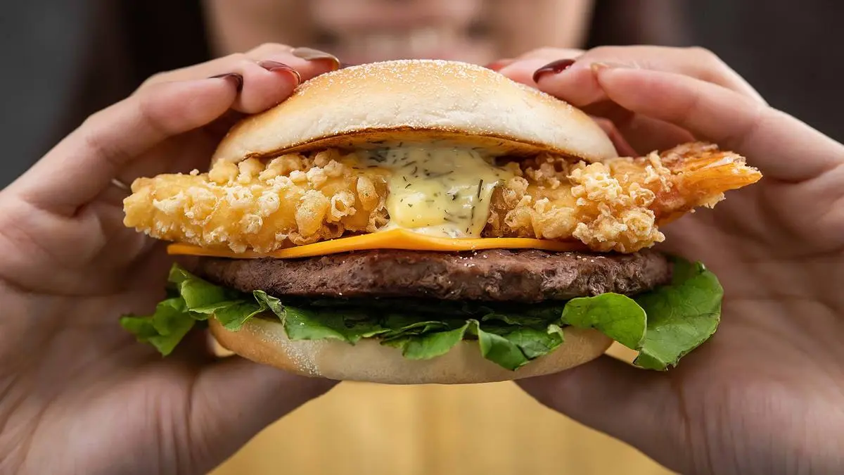 限時５週快閃！麥當勞最新「炸蝦天婦羅安格斯黑牛堡」，加碼現烤焙果同步回歸