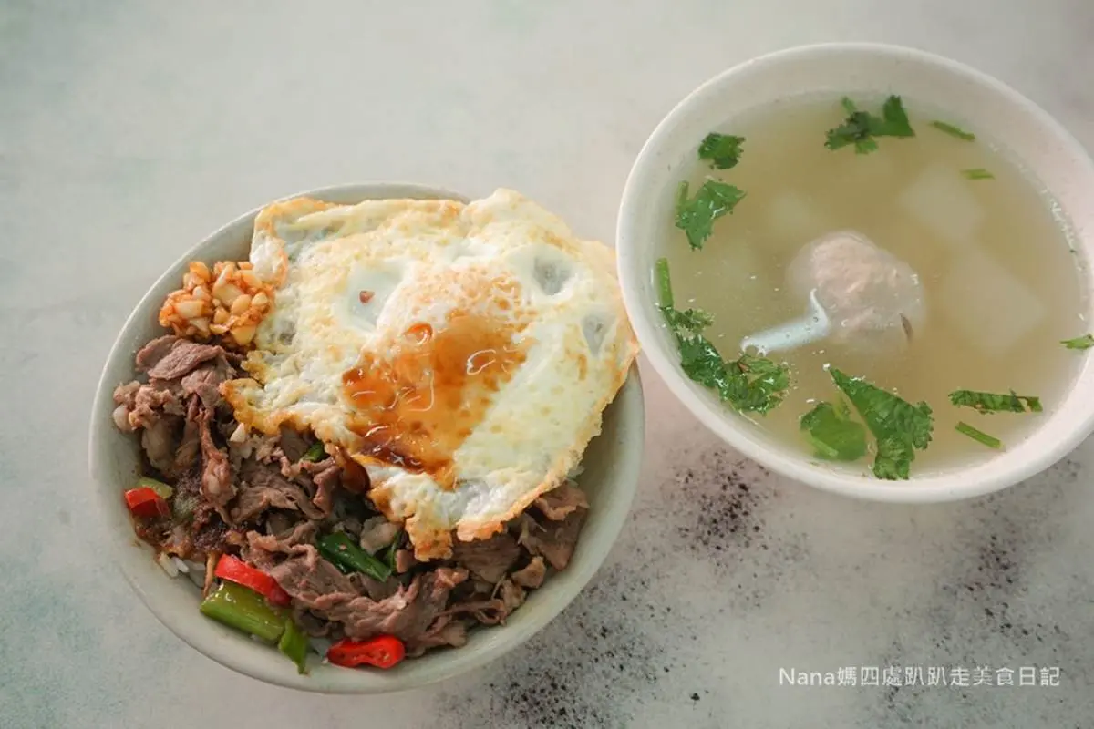 輔大學生口袋名單!新莊20年羊肉飯鹹香夠味,羊肉麵線搭自製辣醬更加分 輔大學生口袋名單!新莊20年羊肉飯鹹香夠味,羊肉麵線搭自製辣醬更加分