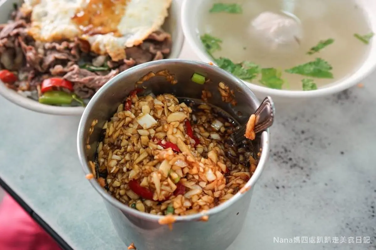 輔大學生口袋名單!新莊20年羊肉飯鹹香夠味,羊肉麵線搭自製辣醬更加分 輔大學生口袋名單!新莊20年羊肉飯鹹香夠味,羊肉麵線搭自製辣醬更加分