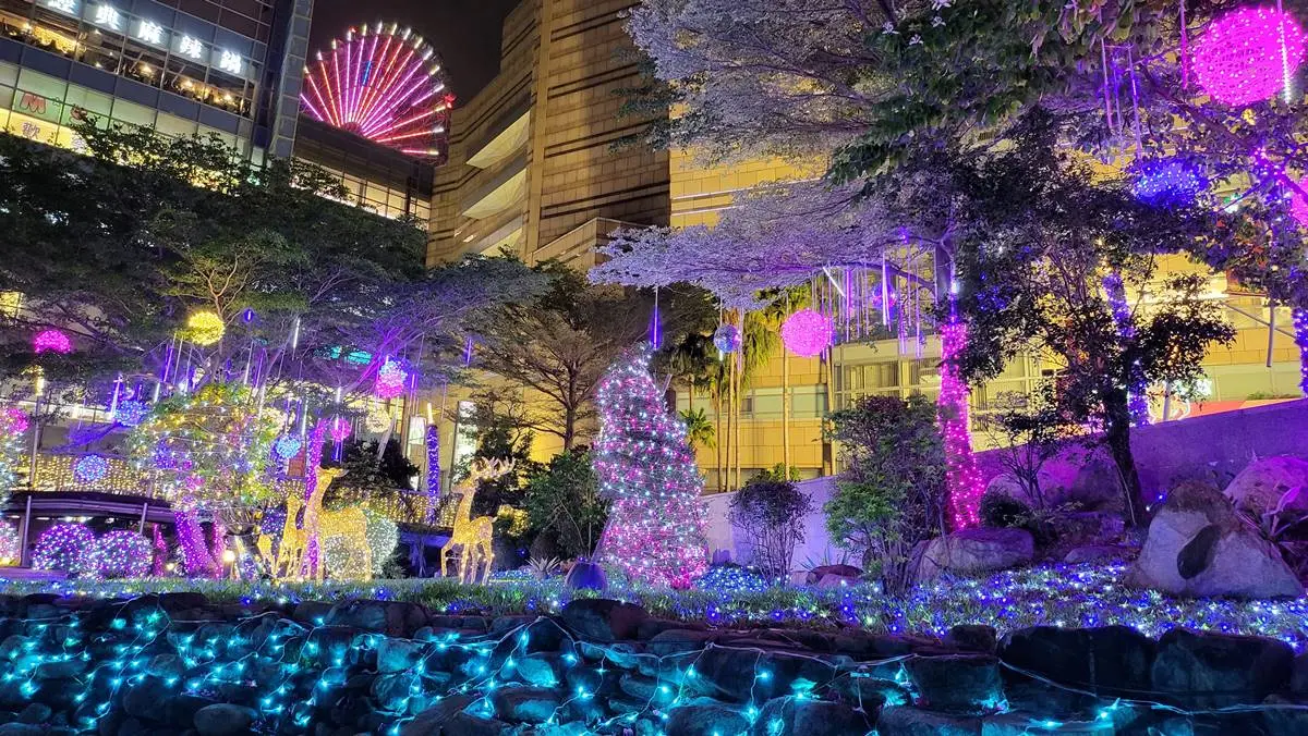 全台首座藍白系「耶誕樂園」!必玩「青蛙跳」等7大設施,還有限定飄雪燈海 全台首座藍白系「耶誕樂園」!必玩「青蛙跳」等7大設施,還有限定飄雪燈海