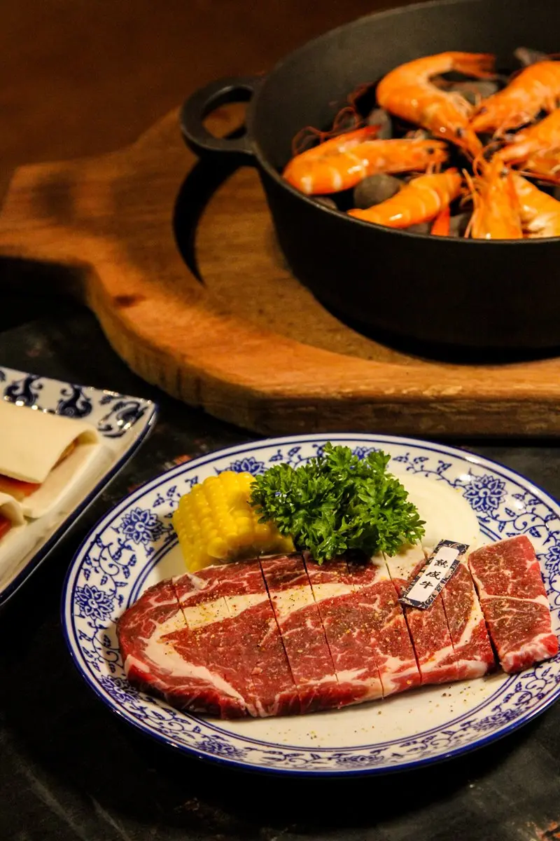 當皇帝「翻牌」免費吃A5和牛!台中宮廷風燒肉推「對對樂」,還可穿古裝美拍 當皇帝「翻牌」免費吃A5和牛!台中宮廷風燒肉推「對對樂」,還可穿古裝美拍