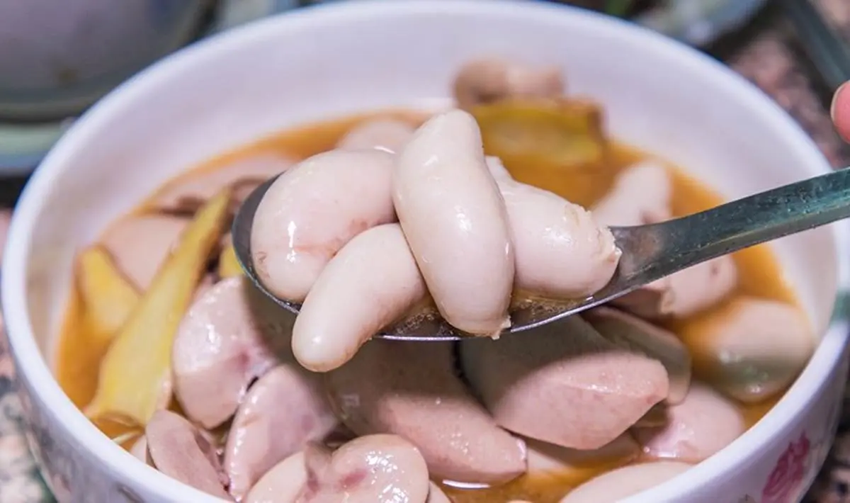 飄香60年!華西街「進補美食」必吃滿料麻油雙腰,枸杞鰻、黑棗雞入口就融化 飄香60年!華西街「進補美食」必吃滿料麻油雙腰,枸杞鰻、黑棗雞入口就融化