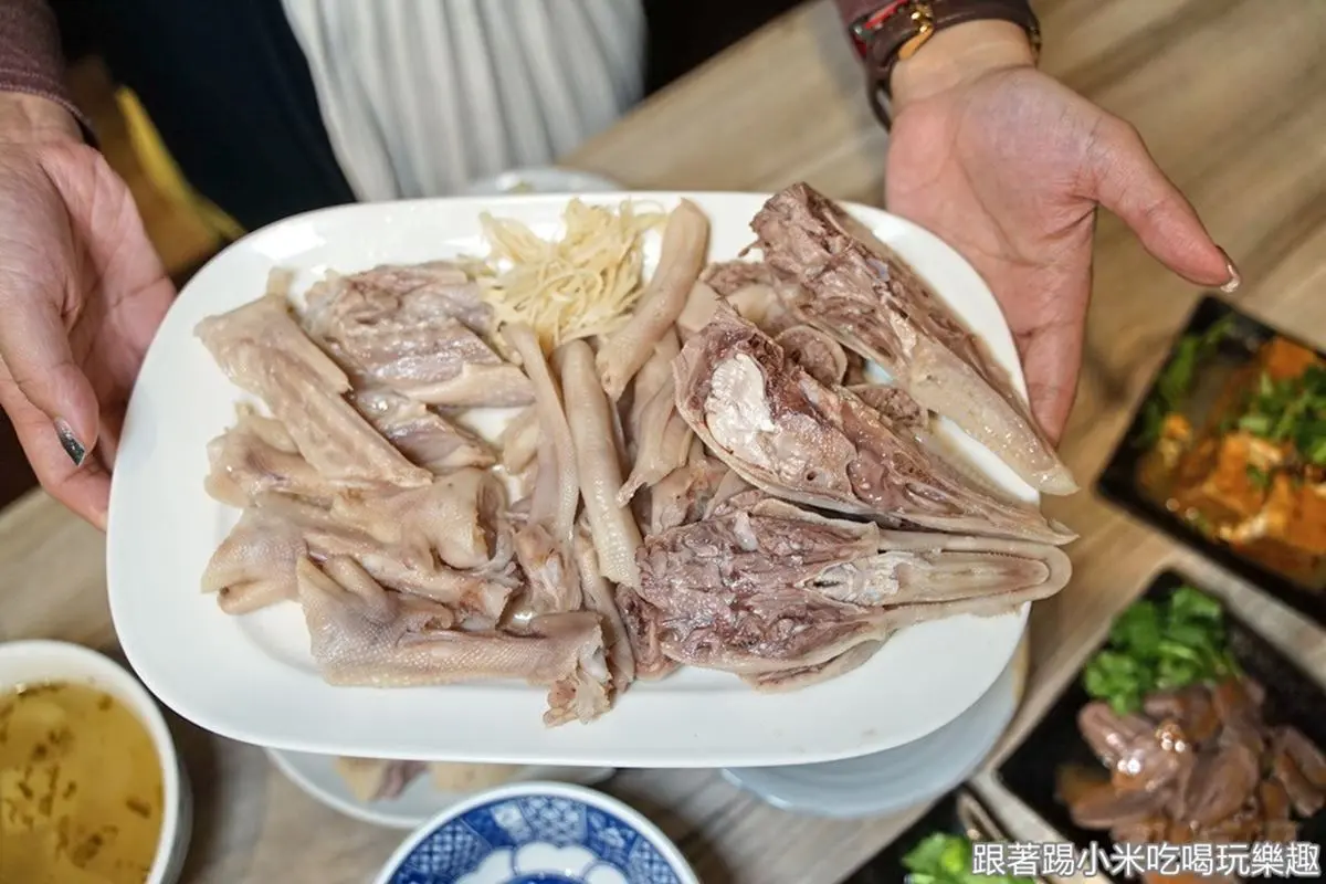 被滷肉飯耽誤的鵝肉店!新竹「鵝滷飯」肥瘦適中超唰嘴,必配隱藏版鵝油辣椒 被滷肉飯耽誤的鵝肉店!新竹「鵝滷飯」肥瘦適中超唰嘴,必配隱藏版鵝油辣椒