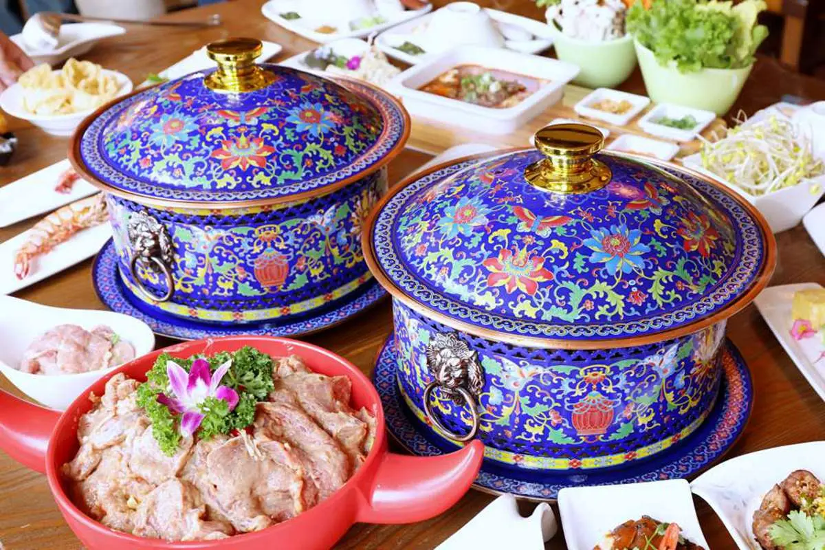 【新開店】全台首家!台中「宮廷風火鍋」有整隻牛骨,厚切菲力像排骨一樣大 【新開店】全台首家!台中「宮廷風火鍋」有整隻牛骨,厚切菲力像排骨一樣大