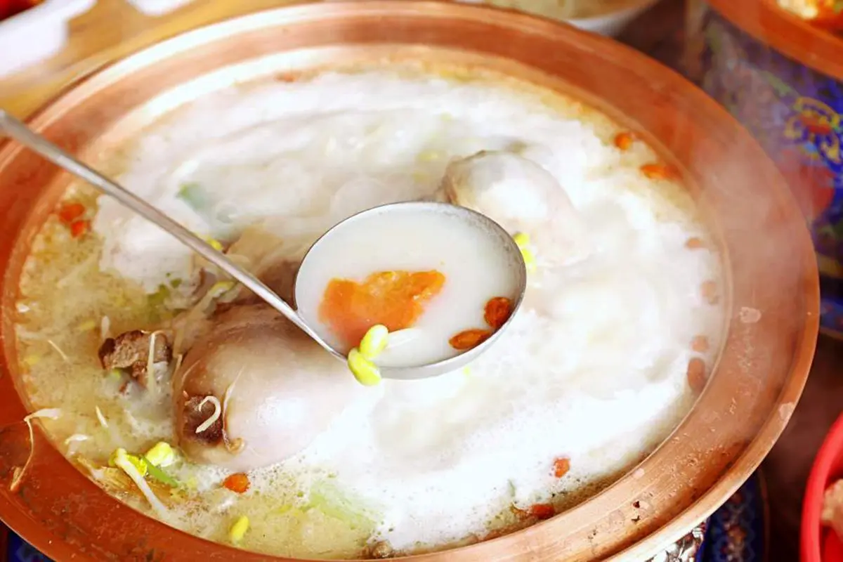 【新開店】全台首家!台中「宮廷風火鍋」有整隻牛骨,厚切菲力像排骨一樣大 【新開店】全台首家!台中「宮廷風火鍋」有整隻牛骨,厚切菲力像排骨一樣大