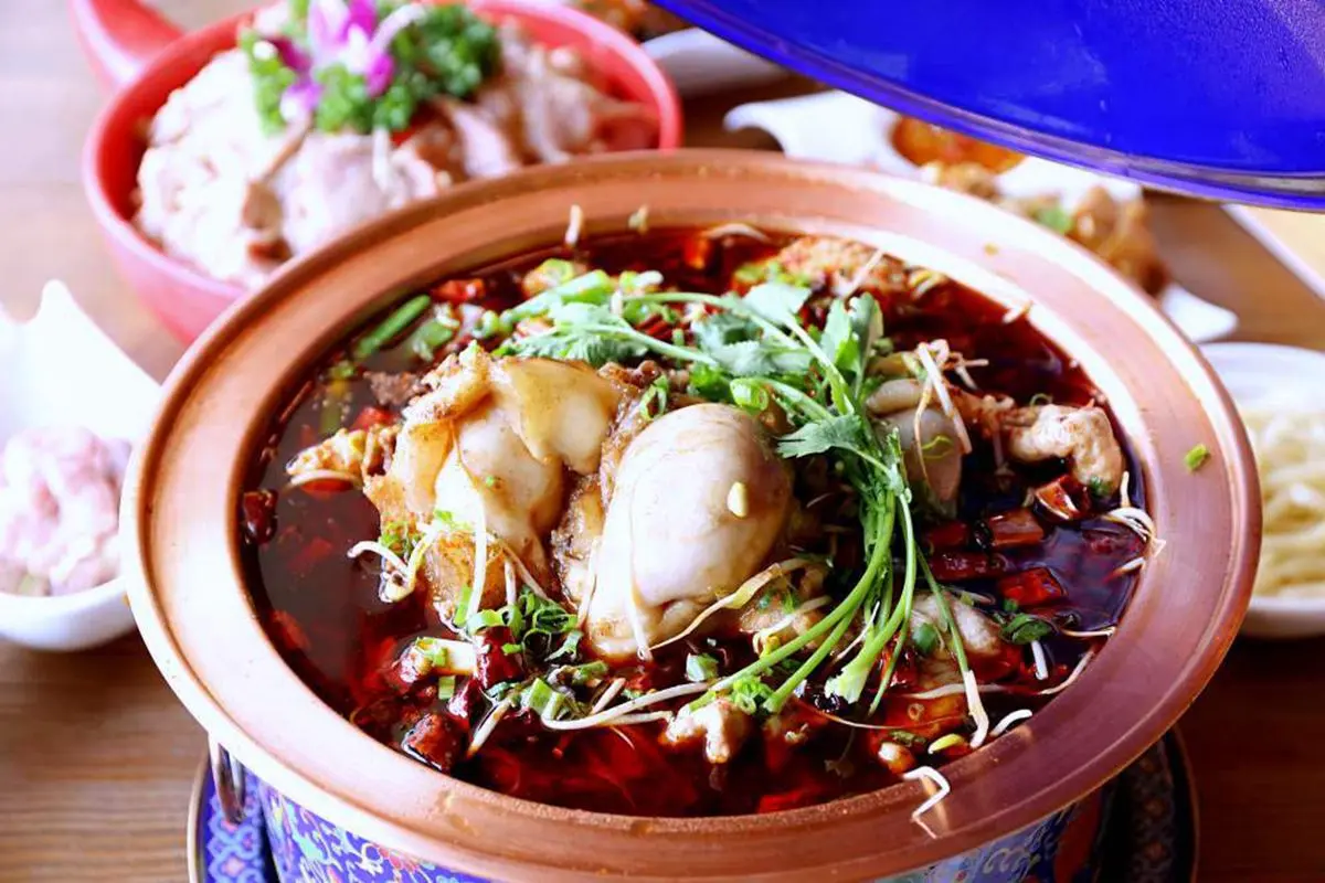 【新開店】全台首家!台中「宮廷風火鍋」有整隻牛骨,厚切菲力像排骨一樣大 【新開店】全台首家!台中「宮廷風火鍋」有整隻牛骨,厚切菲力像排骨一樣大