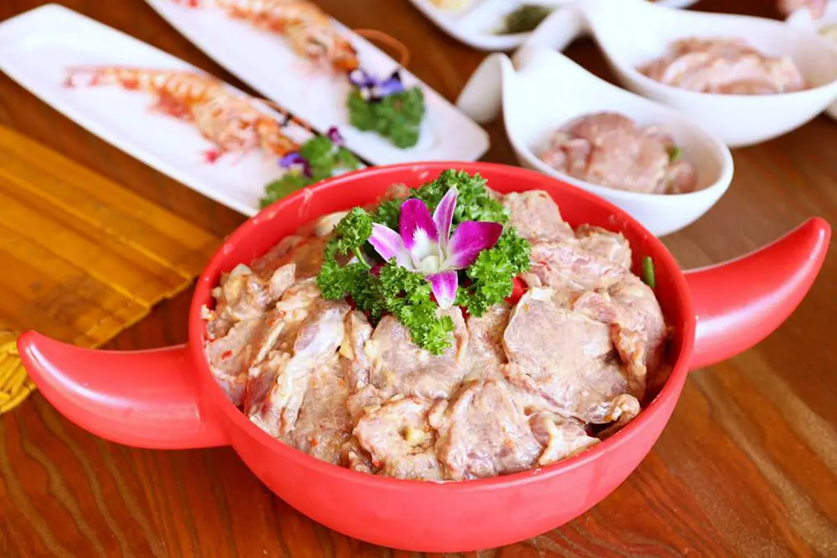 【新開店】全台首家!台中「宮廷風火鍋」有整隻牛骨,厚切菲力像排骨一樣大 【新開店】全台首家!台中「宮廷風火鍋」有整隻牛骨,厚切菲力像排骨一樣大