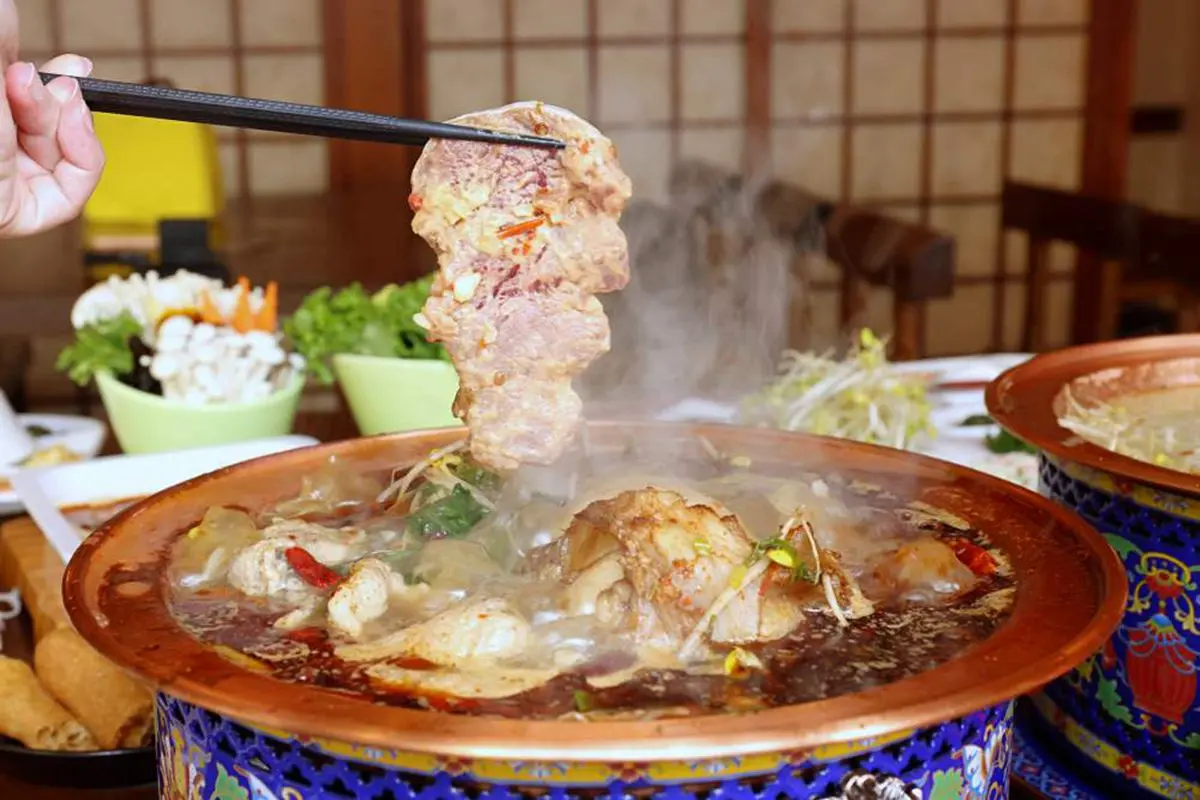 【新開店】全台首家!台中「宮廷風火鍋」有整隻牛骨,厚切菲力像排骨一樣大 【新開店】全台首家!台中「宮廷風火鍋」有整隻牛骨,厚切菲力像排骨一樣大