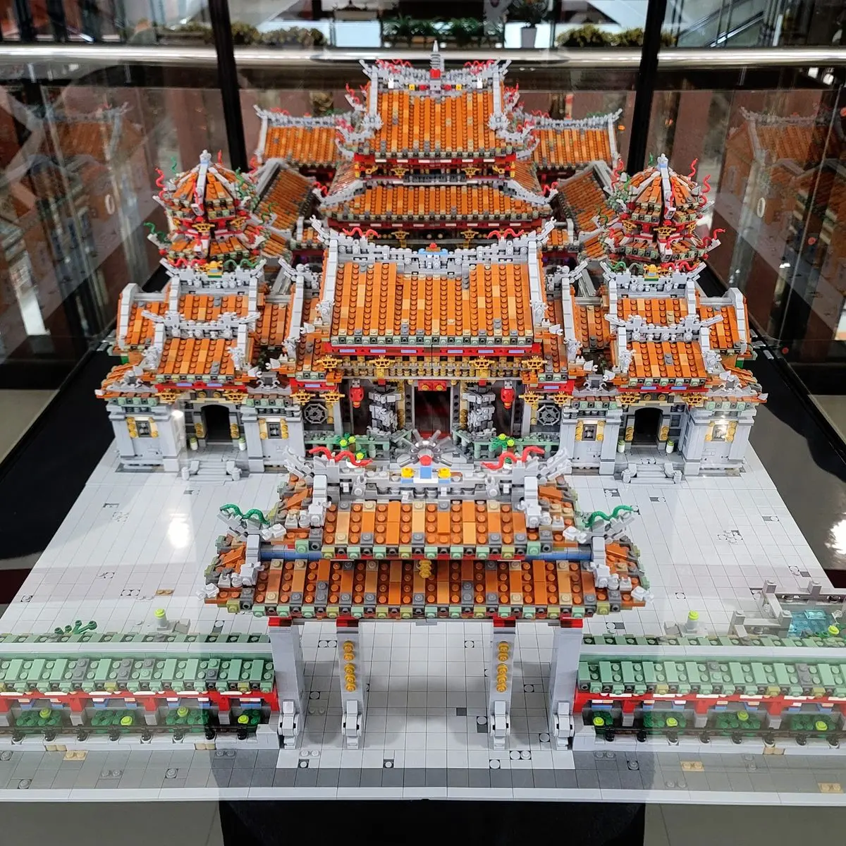 新北首座「白金樂園」！耶誕城３大百貨打卡點，必拍甜點市集、哈利波特場景