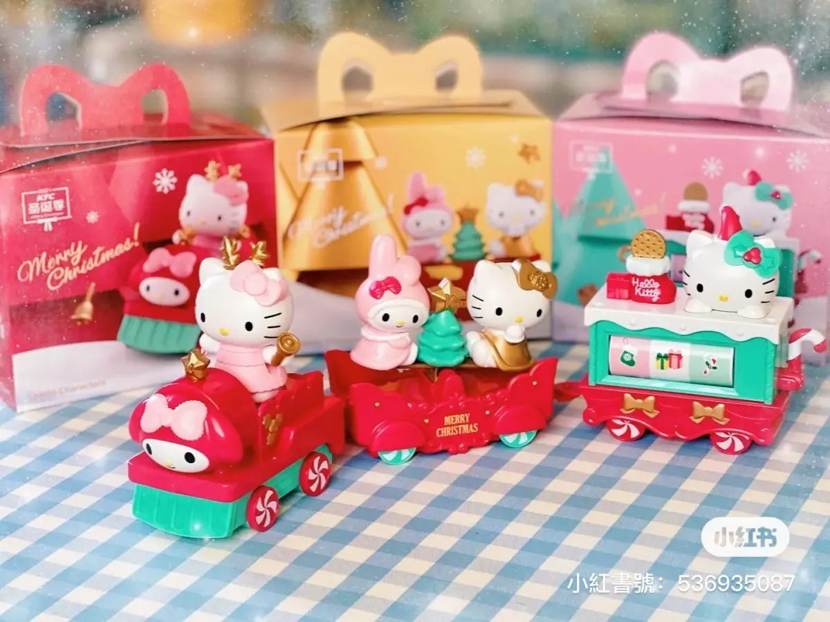 Kitty粉注意！肯德基「Hello Kitty炸雞桶＋三麗鷗列車」萌翻，網：敲碗台灣開賣