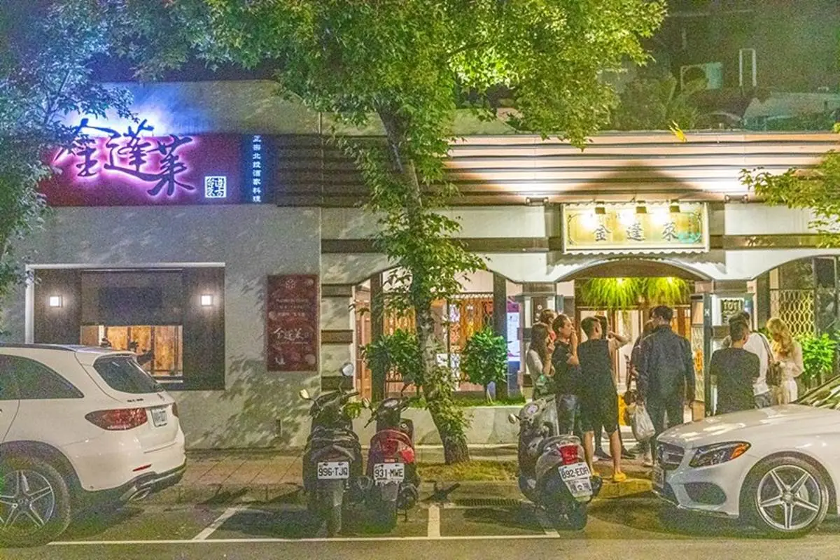 年末聚餐推薦！台北「米其林酒家菜」必吃祕醬排骨酥，香炸芋條軟Ｑ又綿密