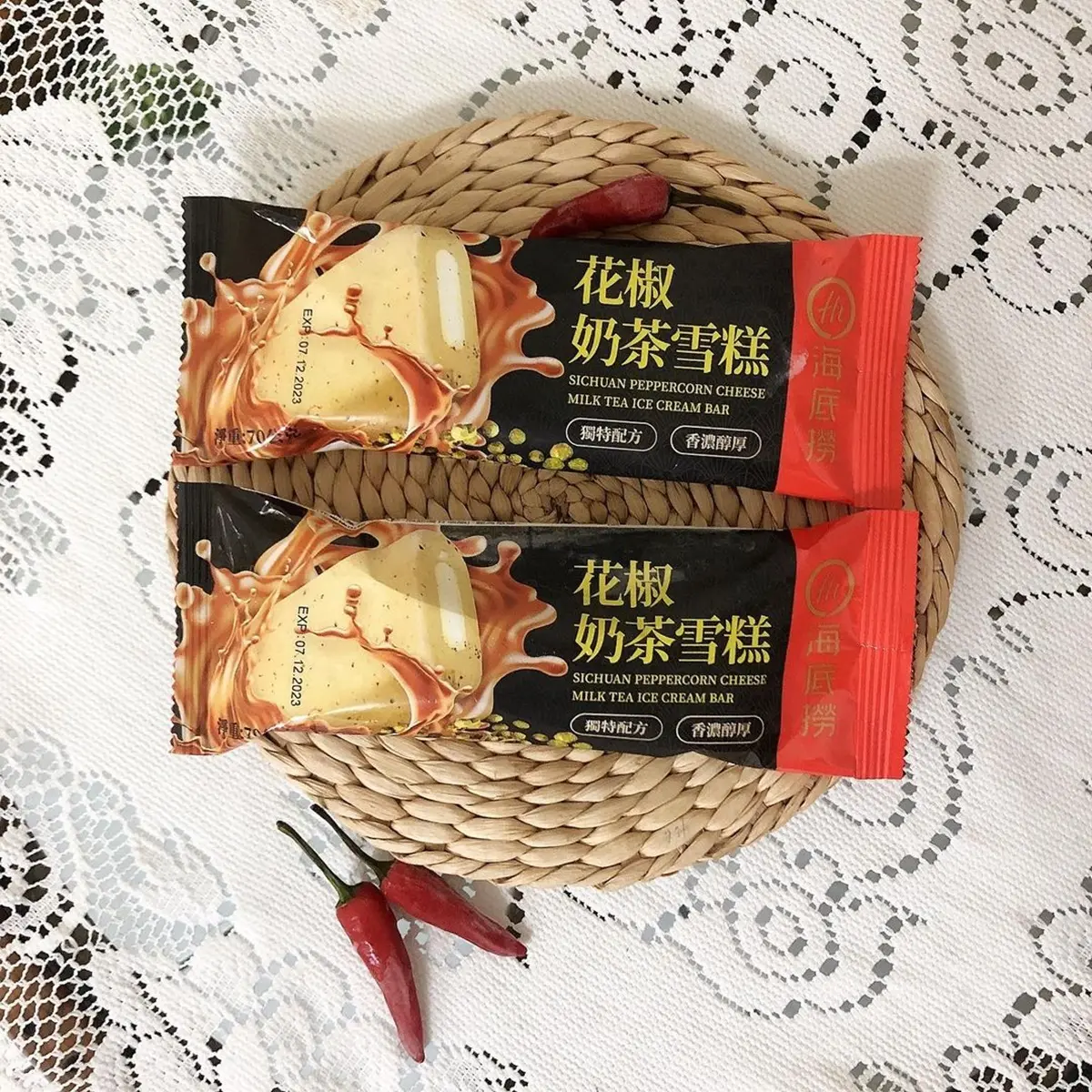 麻辣控快嘗鮮!海底撈「花椒奶茶雪糕」全家就買得到,起司雪糕+花椒香氣超唰嘴 麻辣控快嘗鮮!海底撈「花椒奶茶雪糕」全家就買得到,起司雪糕+花椒香氣超唰嘴