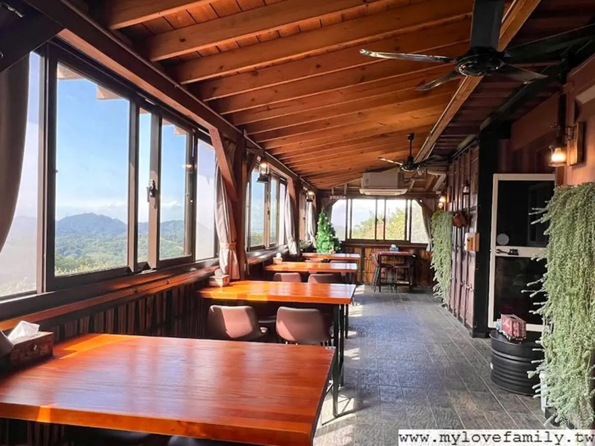 藏身山中貨櫃屋!桃園「隱藏版咖啡廳」打卡山林美景,甜食先嘗宇治抹茶鬆餅 藏身山中貨櫃屋!桃園「隱藏版咖啡廳」打卡山林美景,甜食先嘗宇治抹茶鬆餅