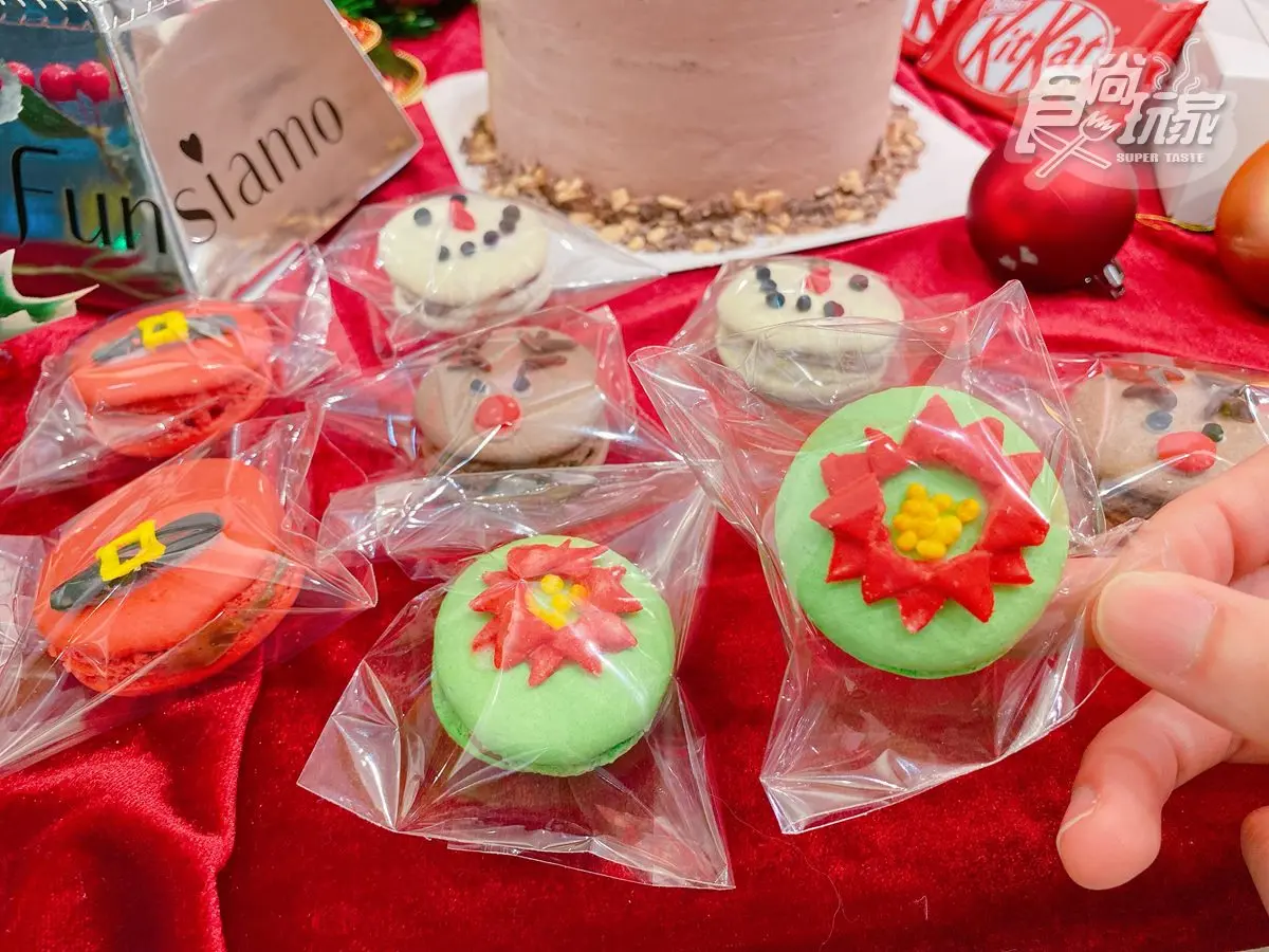 可吃的耶誕花圈!網美店3款巧克力夯品,切開精品格紋、雪人和麋鹿變馬卡龍 可吃的耶誕花圈!網美店3款巧克力夯品,切開精品格紋、雪人和麋鹿變馬卡龍