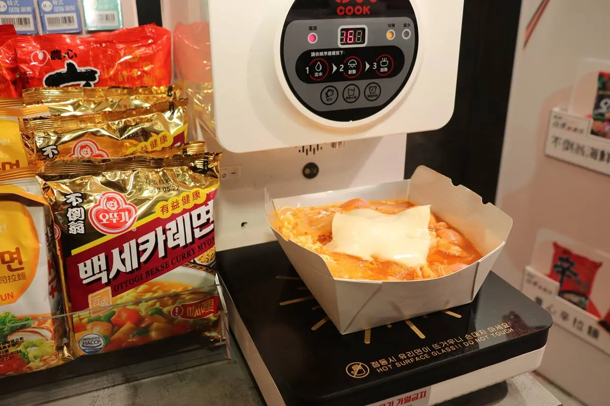 ２大超商「自助煮麵機」回來了！韓式鍋麵300秒即享，萊爾富還送茶葉蛋