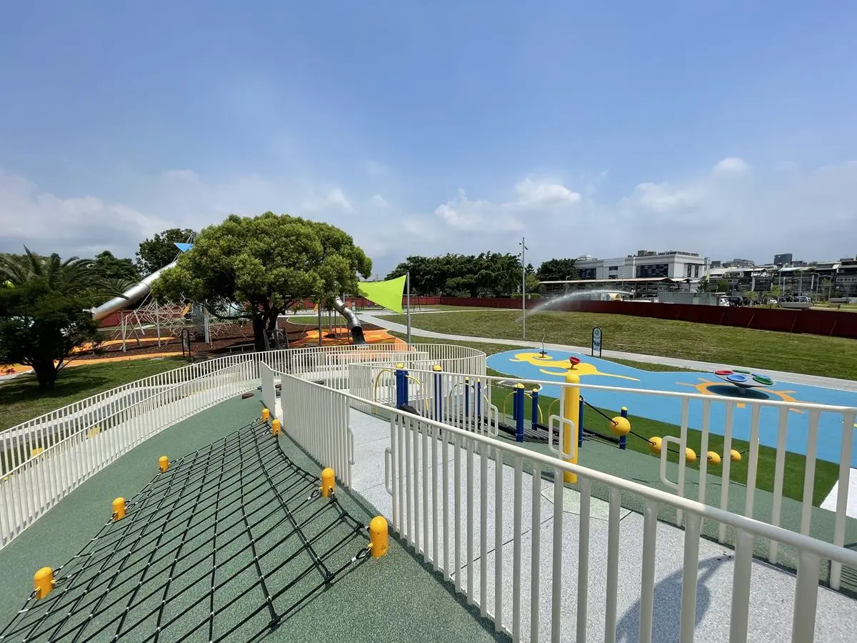 遛小孩天堂再＋１！台北「新生公園遊戲場」開幕，爽玩塔台滑梯、刺激攀爬網
