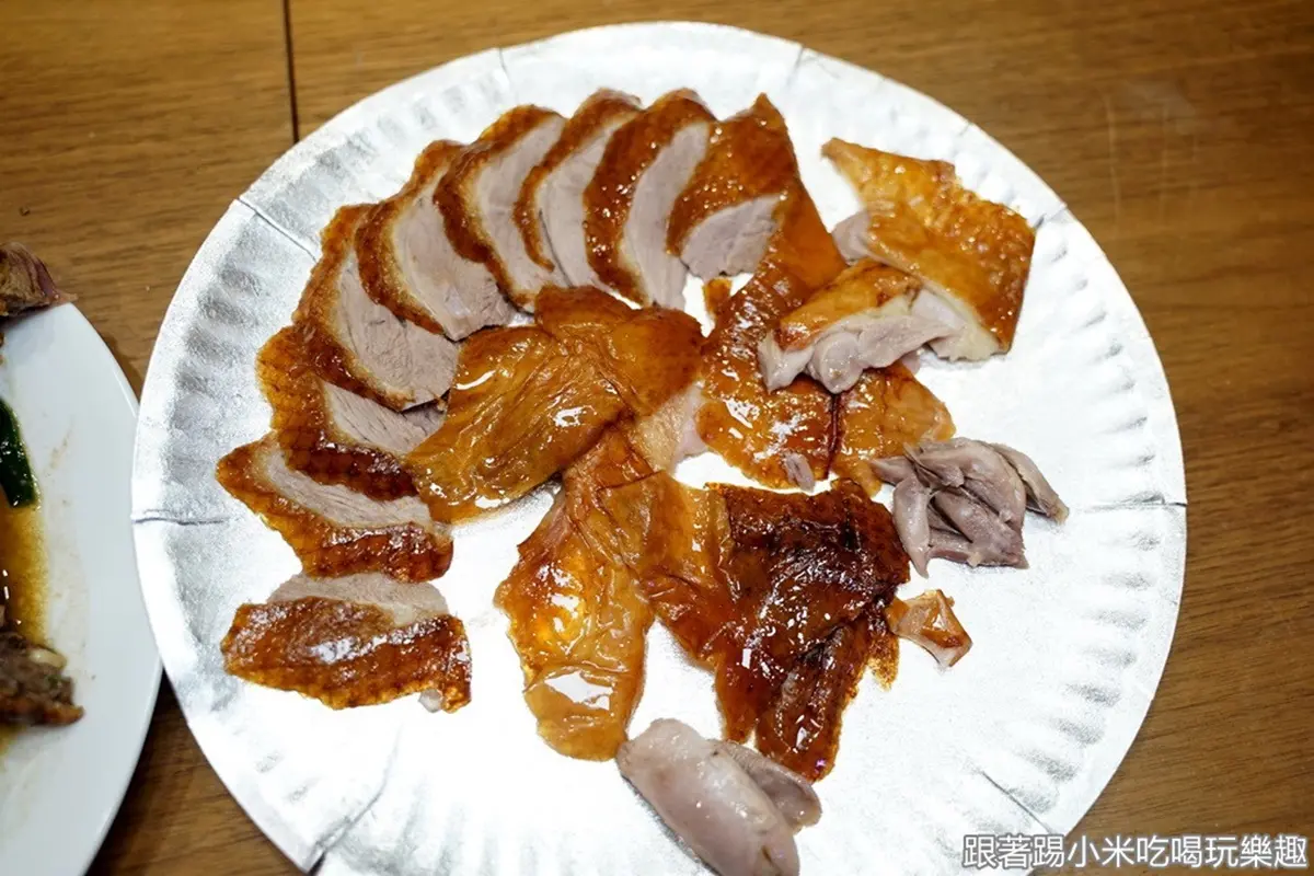 CP值超高!新竹「排隊烤鴨」半隻只要290元,必搭手工自製餅皮最對味 CP值超高!新竹「排隊烤鴨」半隻只要290元,必搭手工自製餅皮最對味