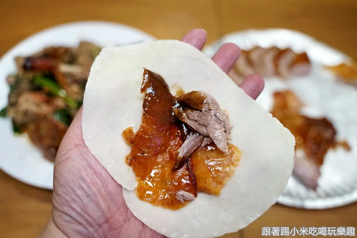 CP值超高!新竹「排隊烤鴨」半隻只要290元,必搭手工自製餅皮最對味 CP值超高!新竹「排隊烤鴨」半隻只要290元,必搭手工自製餅皮最對味